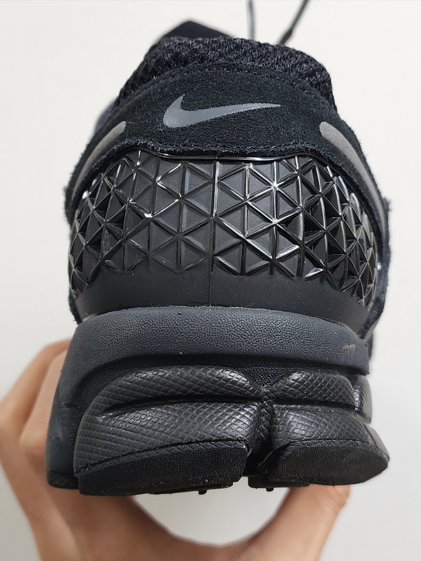 Nike Zoom Vomero 5 Black Anthracite Metallic Dark Grey 착용 스타일
