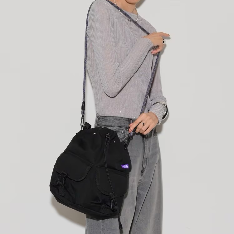The North Face Purple Label Stroll Tote Bag Black 착용 스타일 - 3