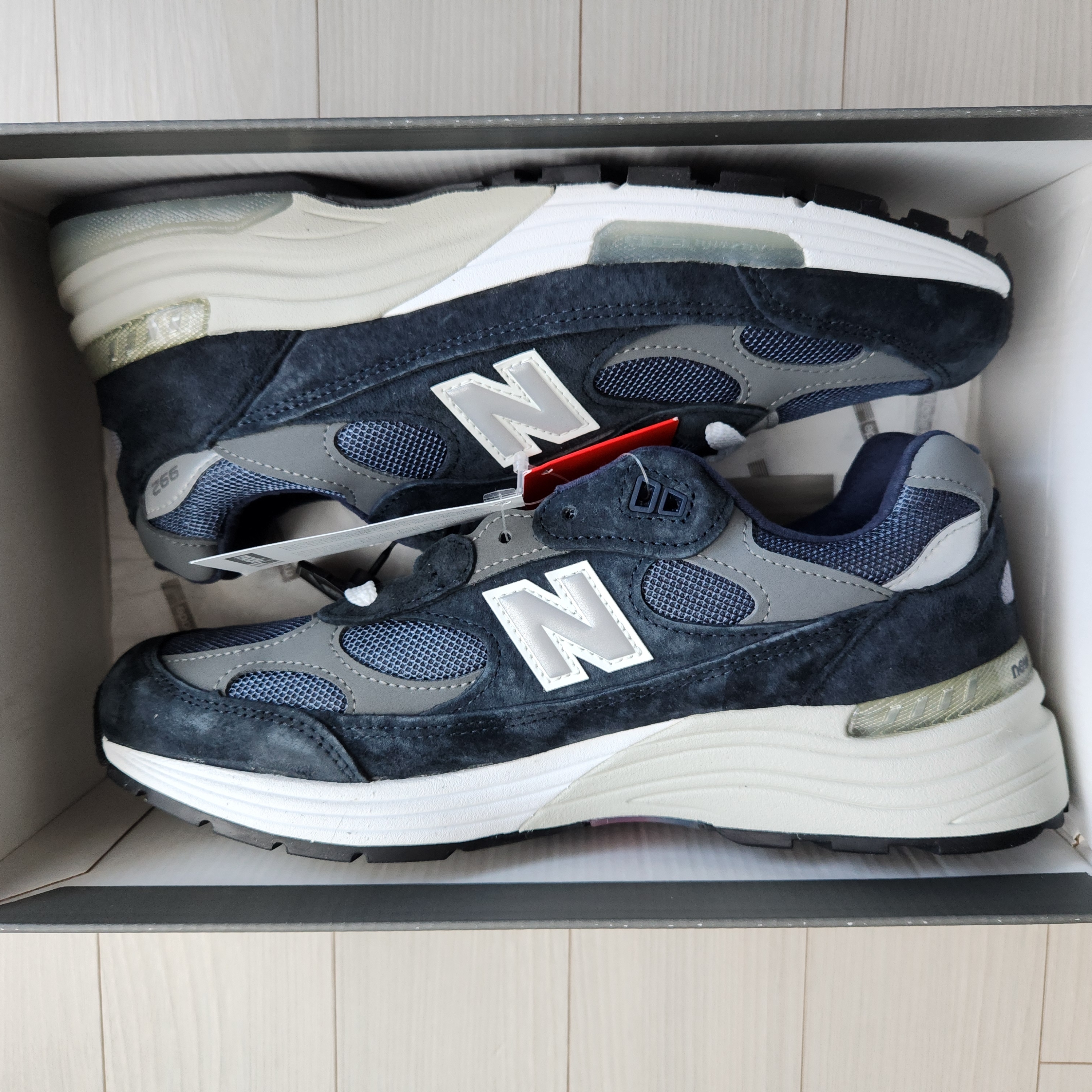 New Balance 992 Made in USA Navy 착용 스타일