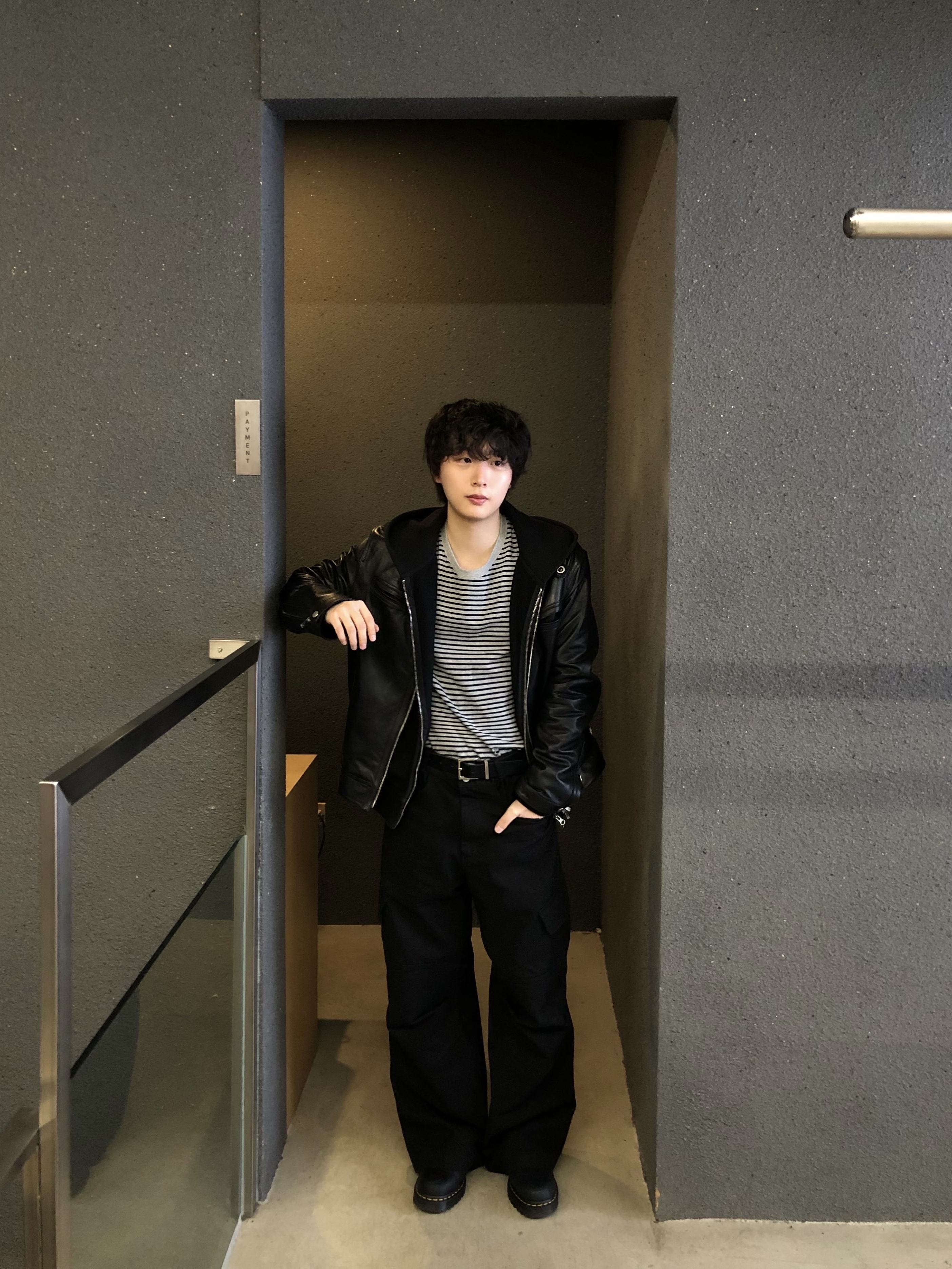 Dr. Martens x Thisisneverthat 1461 Waxed Full Grain Black 착용 스타일 - 1