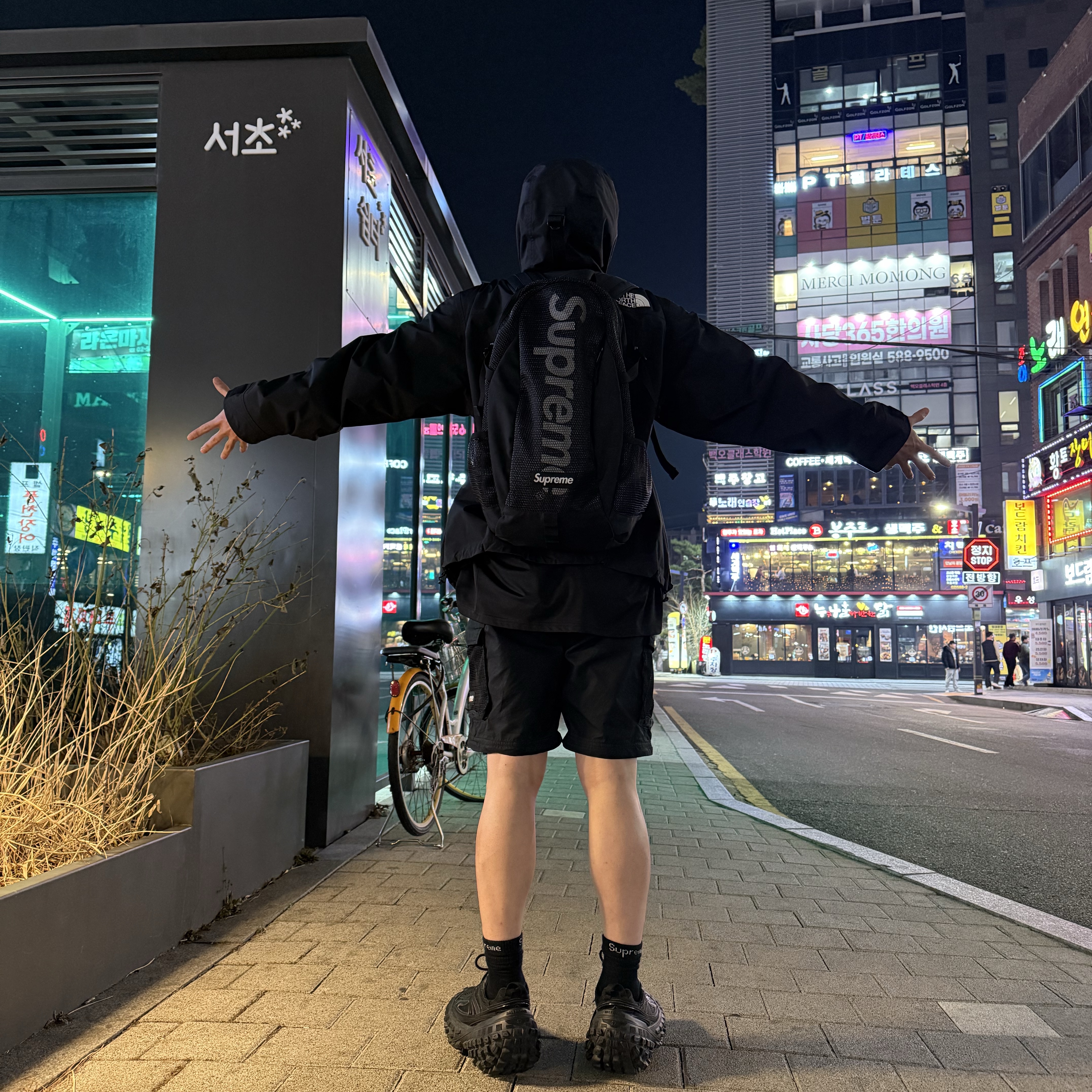 Supreme x The North Face Cargo Jacket Black - 20SS, Supreme Backpack Black - 20SS 착용 스타일 - 3