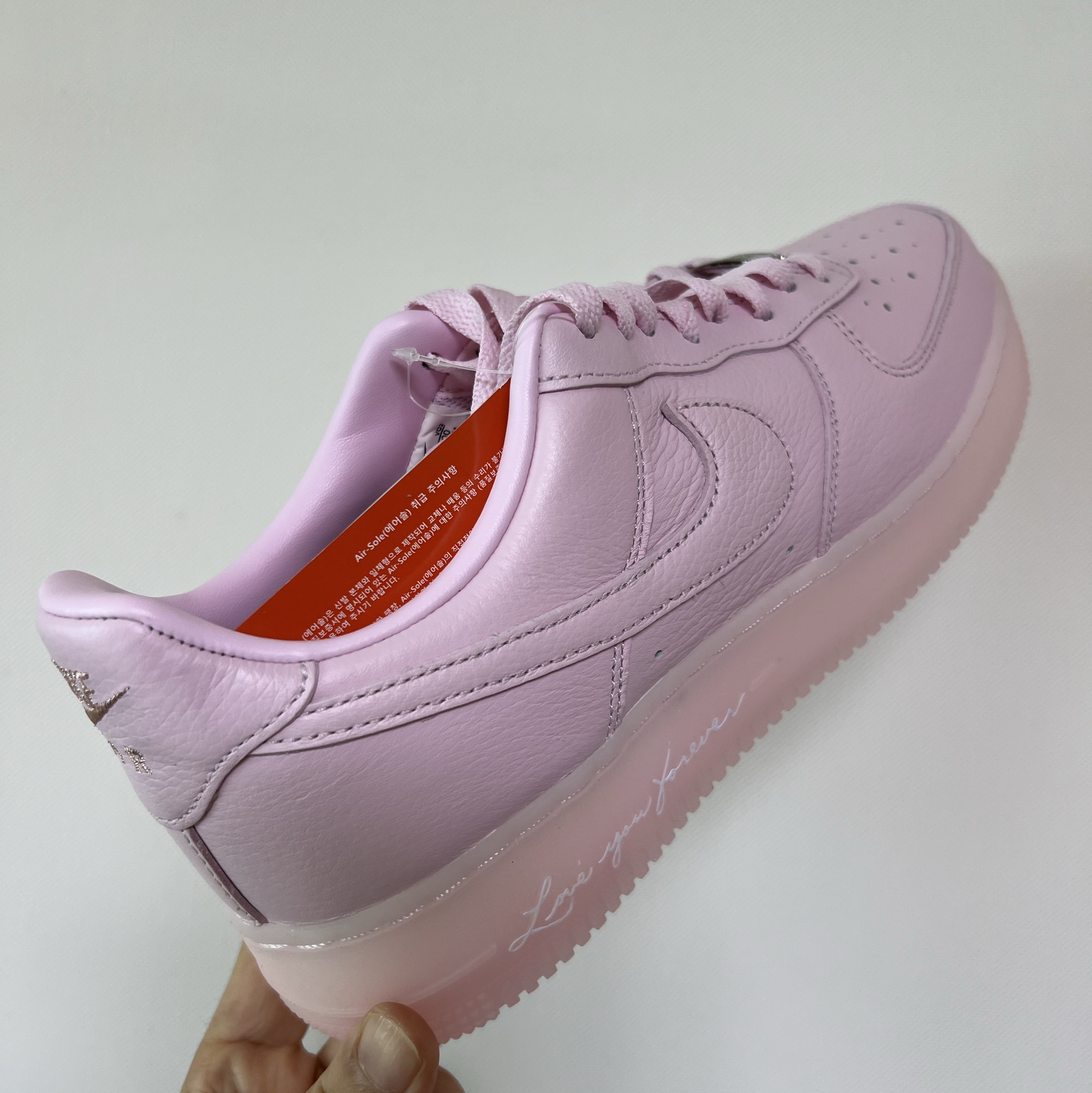 Nike x Drake Nocta Air Force 1 Low SP Certified Lover Boy Pink Foam 착용 스타일 - 2