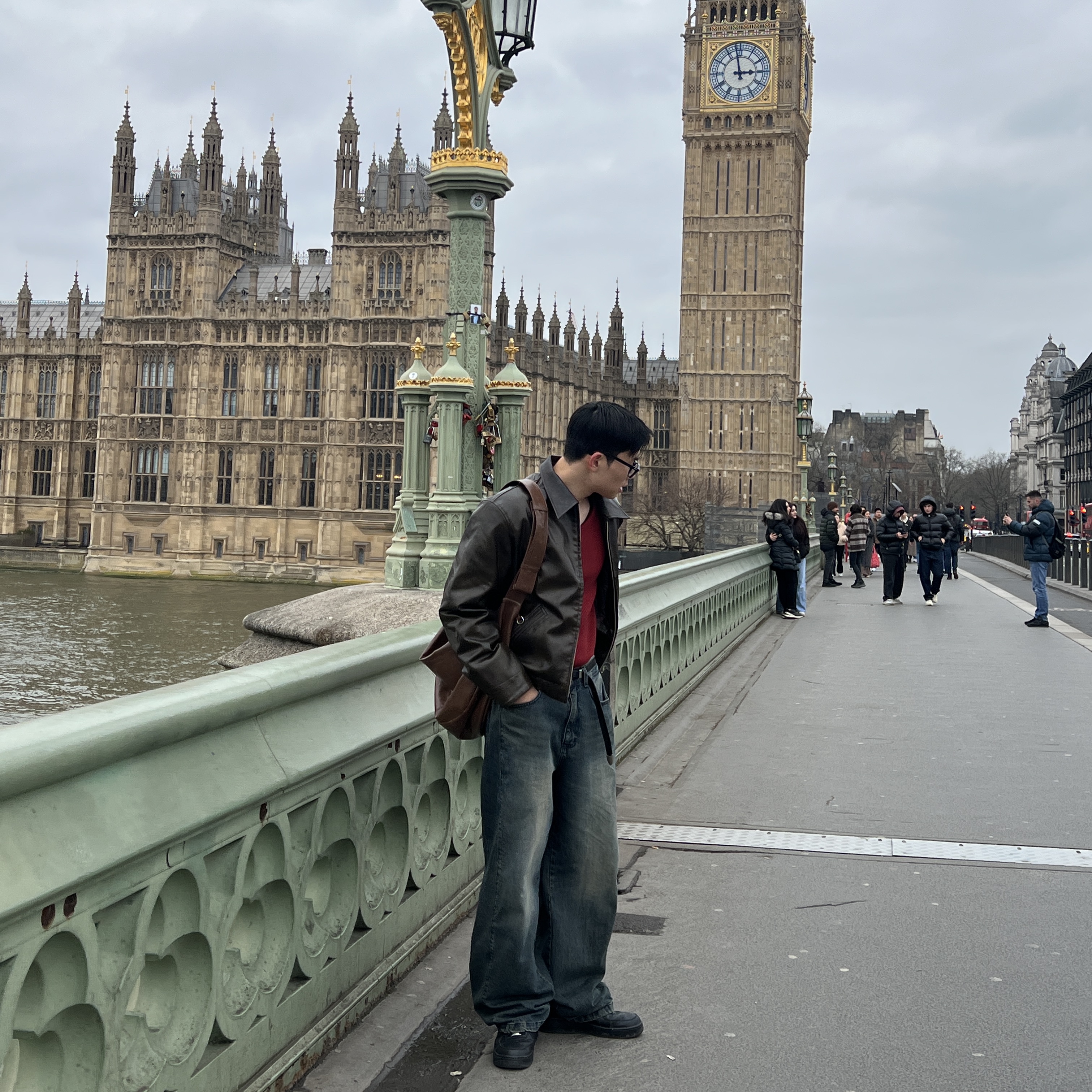 Nike Air Force 1 '07 Low Triple Black 착용 스타일 - 7