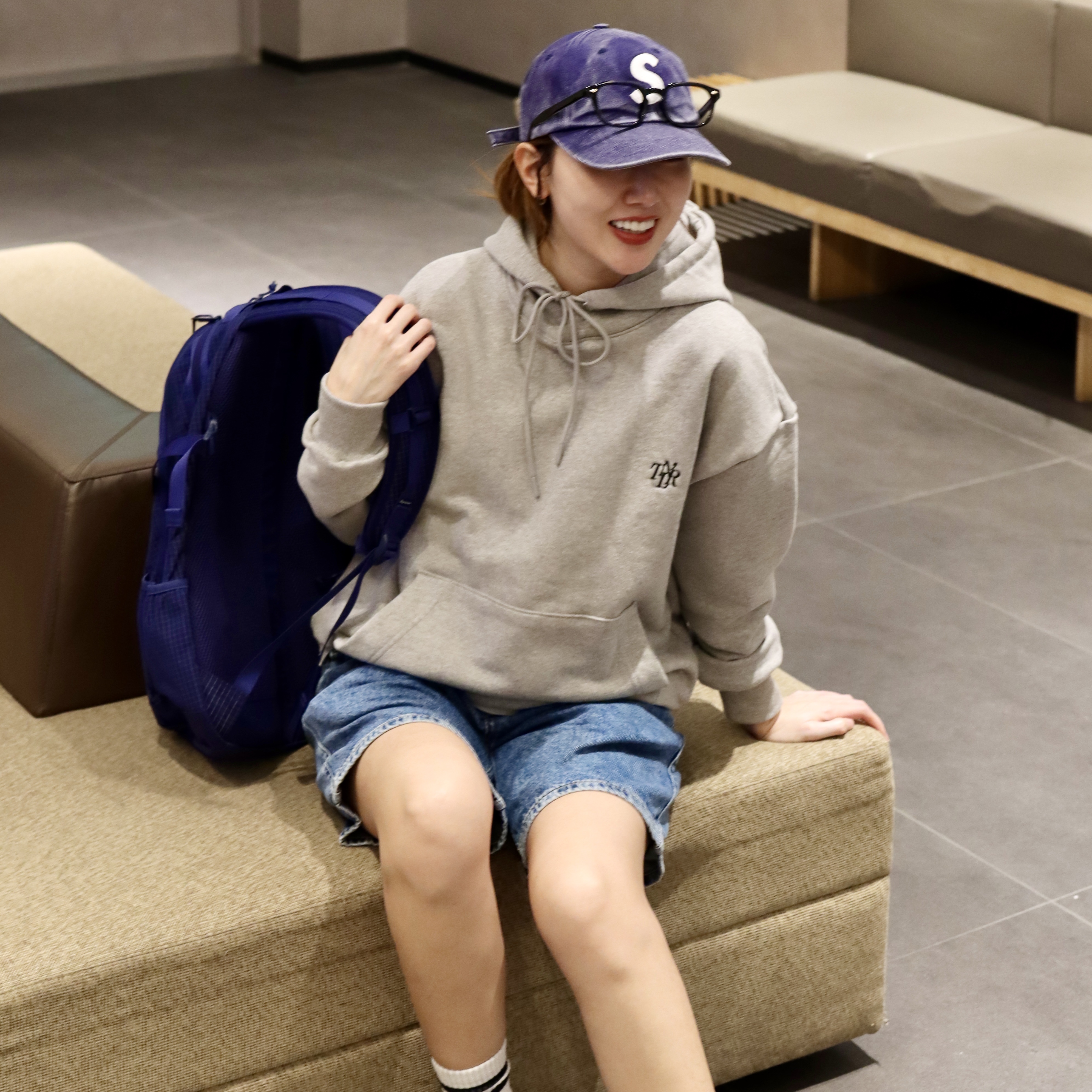 Supreme Pigment S Logo 6-Panel Navy - 24FW, Nike Shox R4 White Racer Blue 착용 스타일 - 2