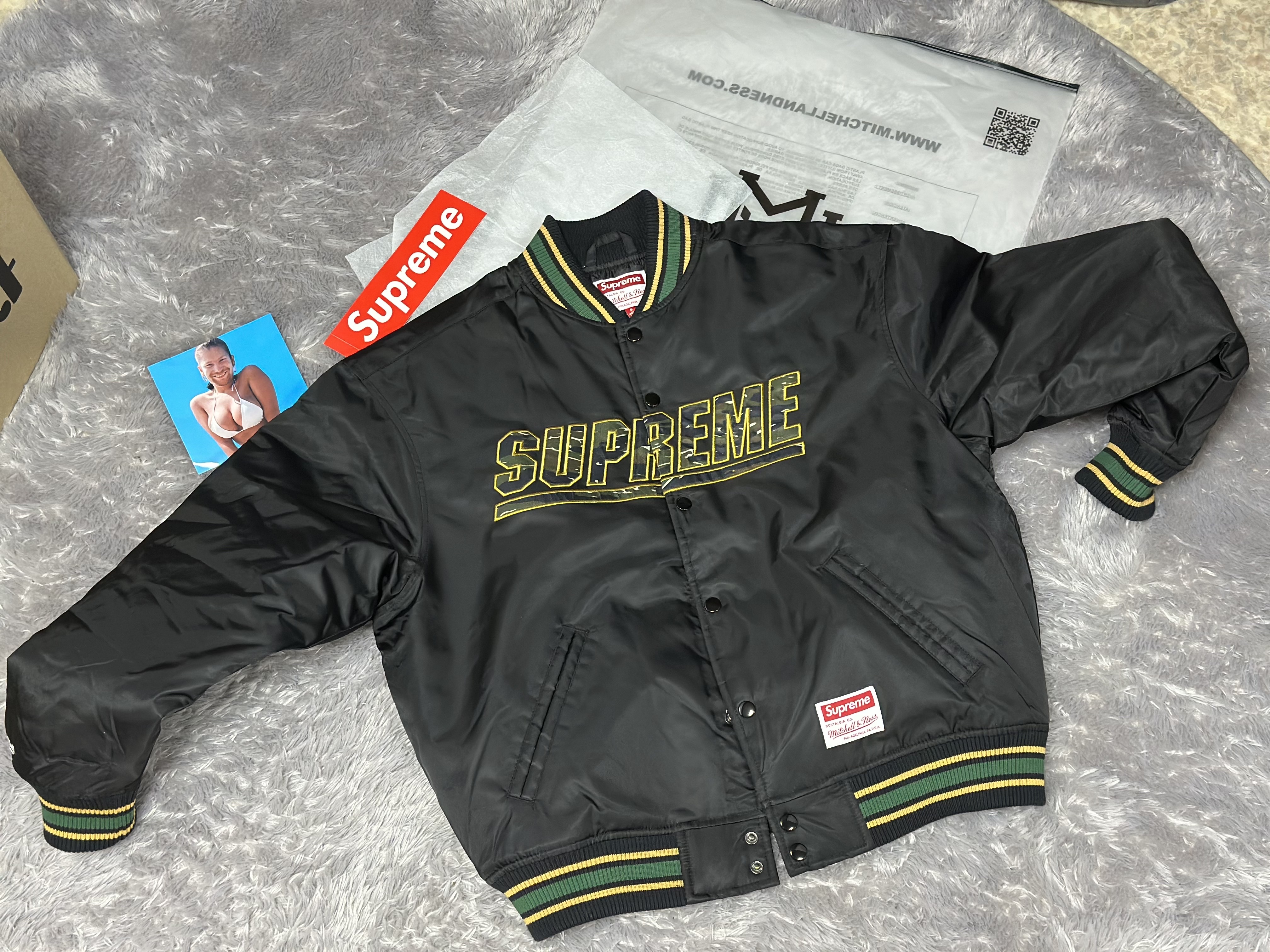 Supreme Mitchell & Ness Camo Logo Varsity Jacket Black - 25SS 착용 스타일 - 1
