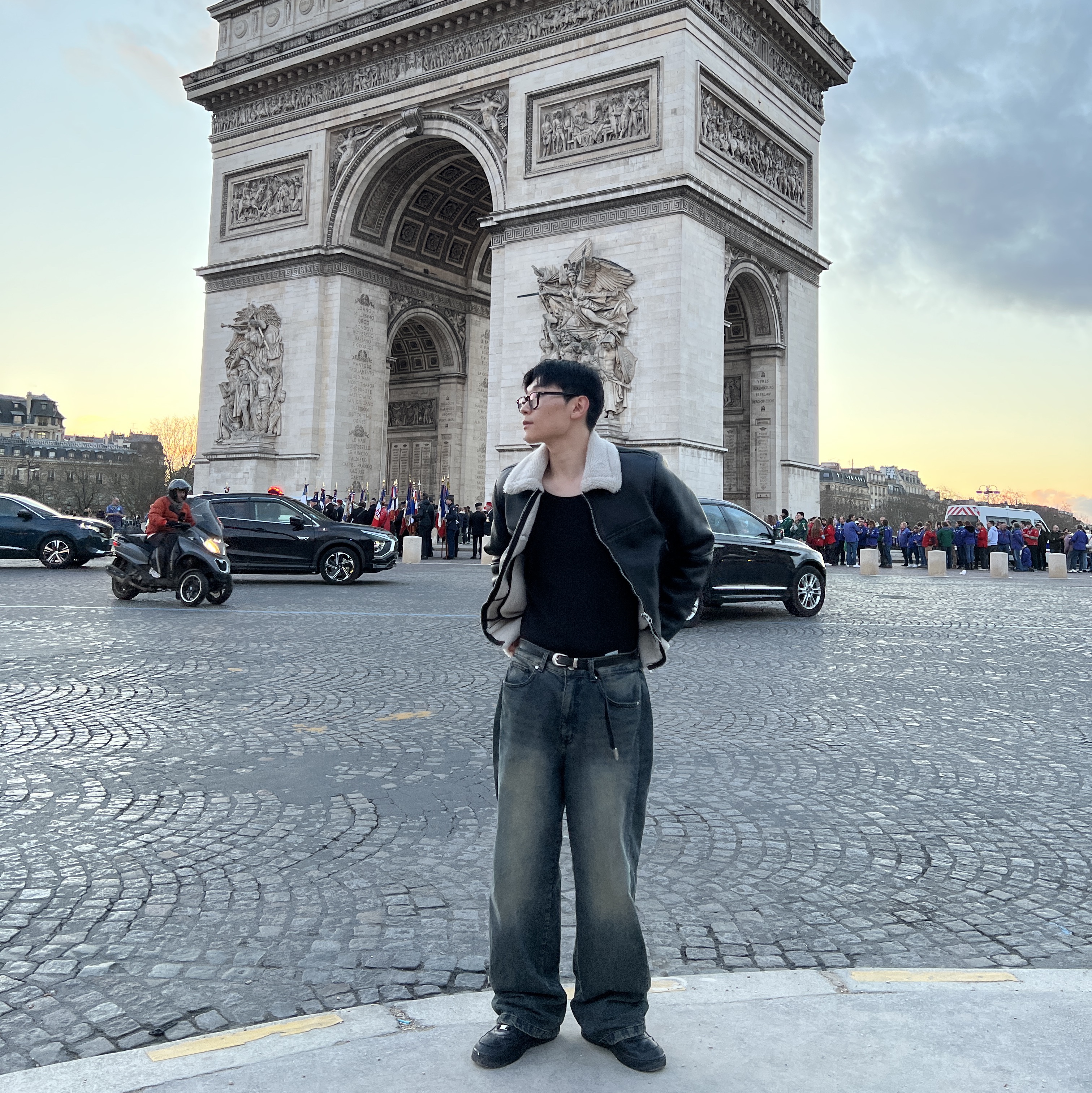 (W) Nike Air Force 1 '07 Low Triple Black 착용 스타일 - 3