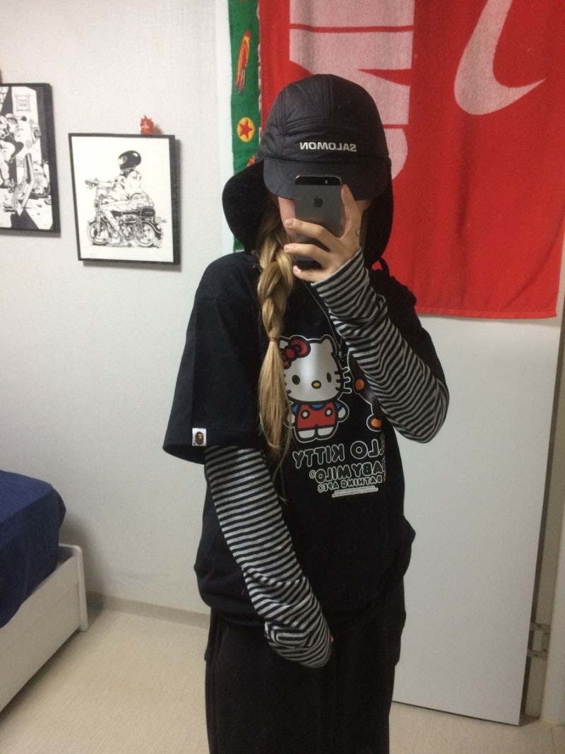 BAPE Baby Milo x Hello Kitty T-Shirt Black - Ginza Store Exclusive, Salomon Thermo Trapper Hat Black 착용 스타일 - 2