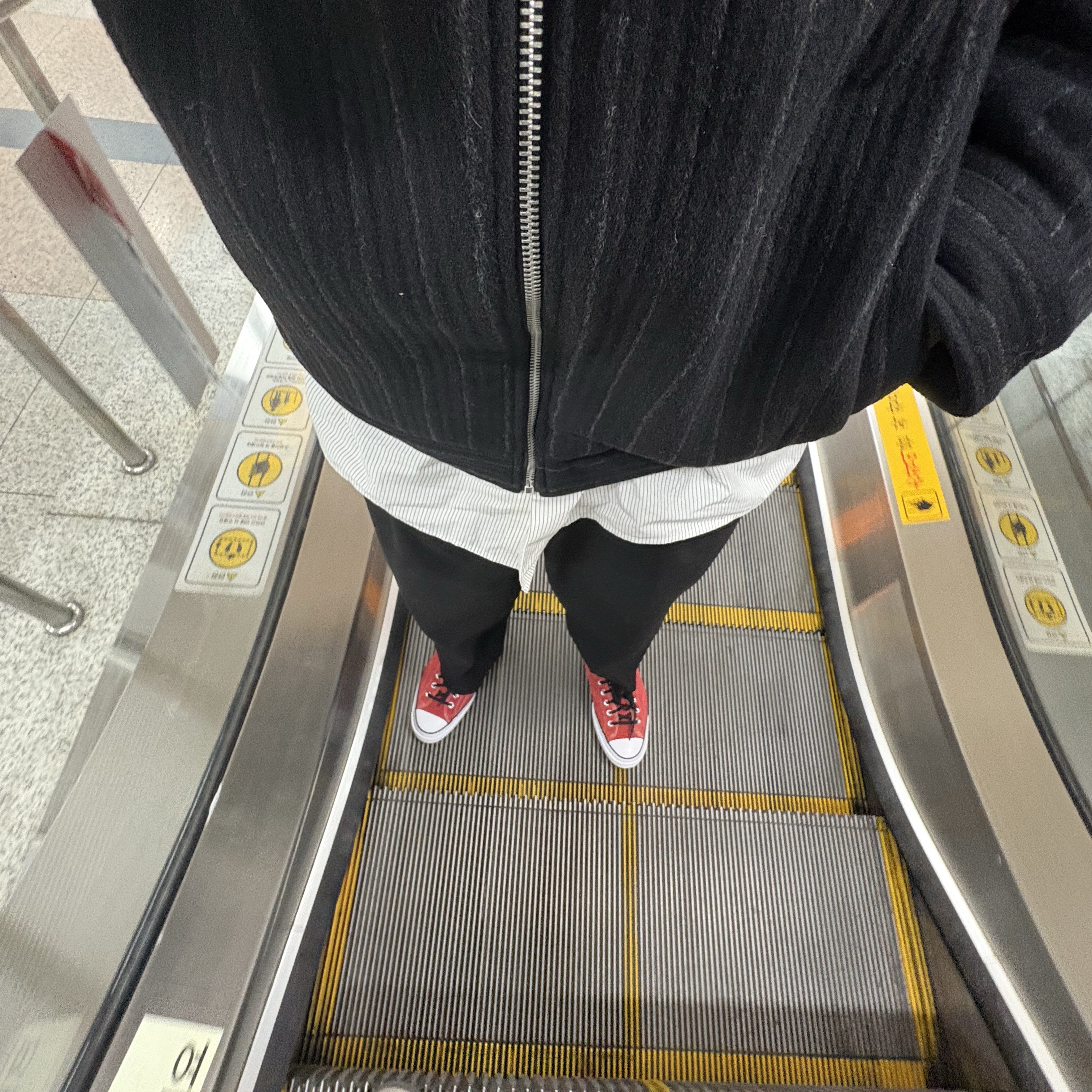 Converse x Stussy Chuck 70 Ox Poppy Red 착용 스타일 - 2
