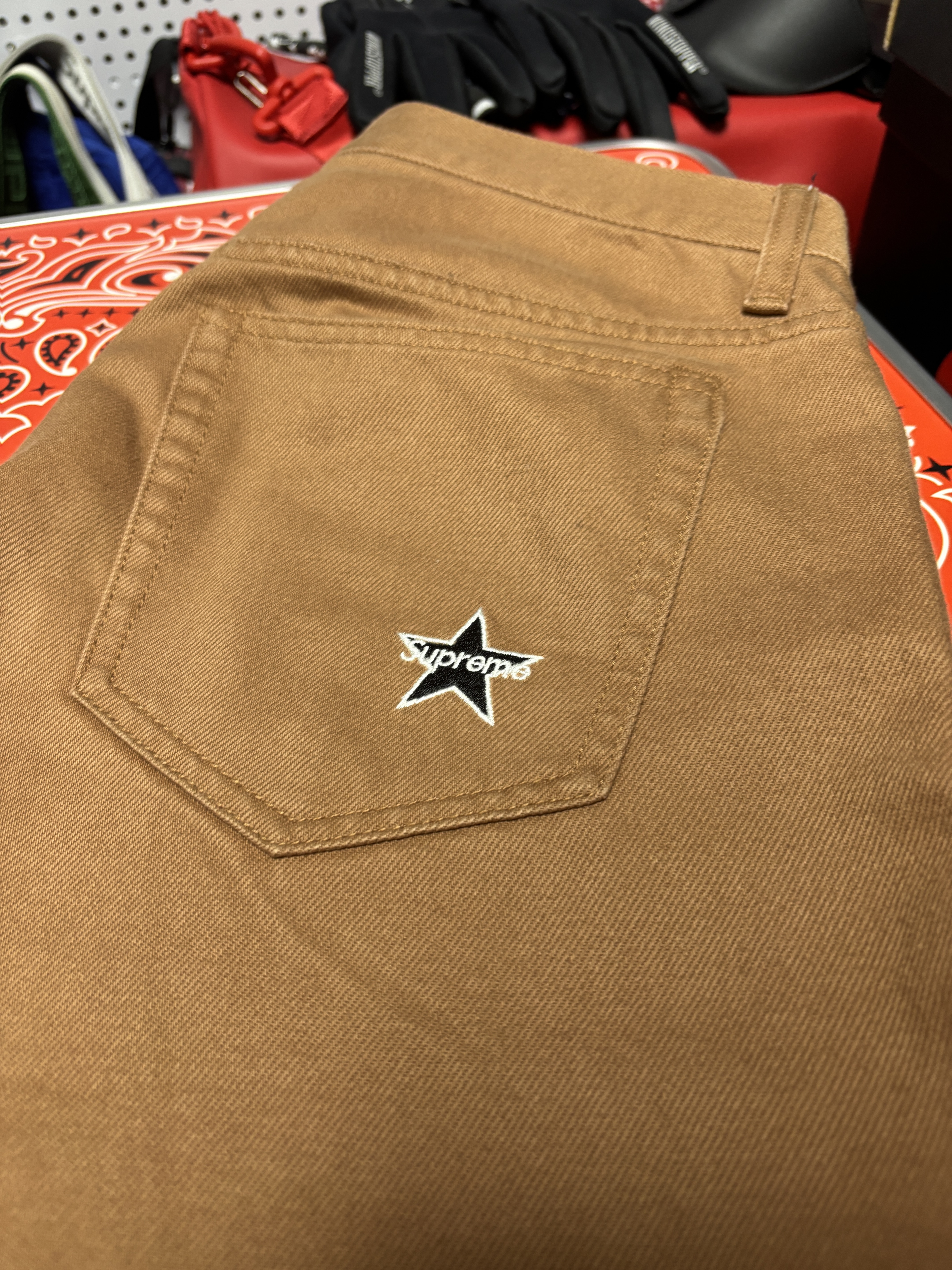 Supreme Regular Jean Brown - 24SS 착용 스타일 - 2