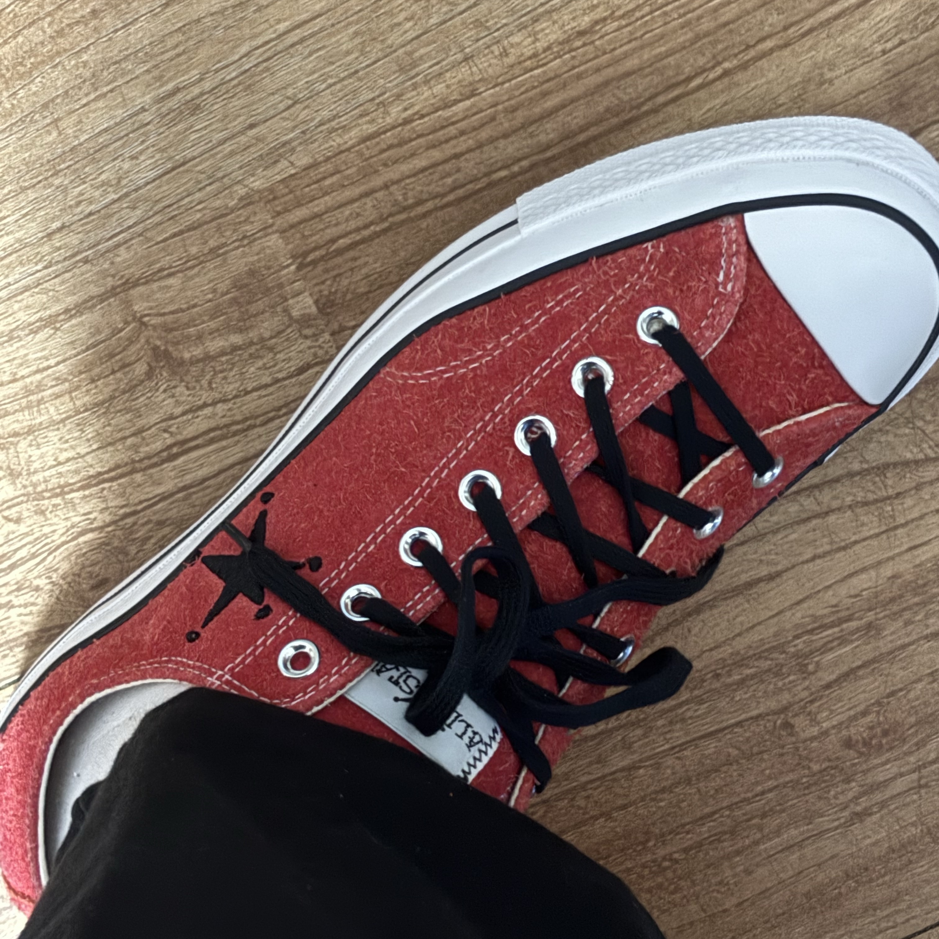 Converse x Stussy Chuck 70 Ox Poppy Red 착용 스타일 - 1