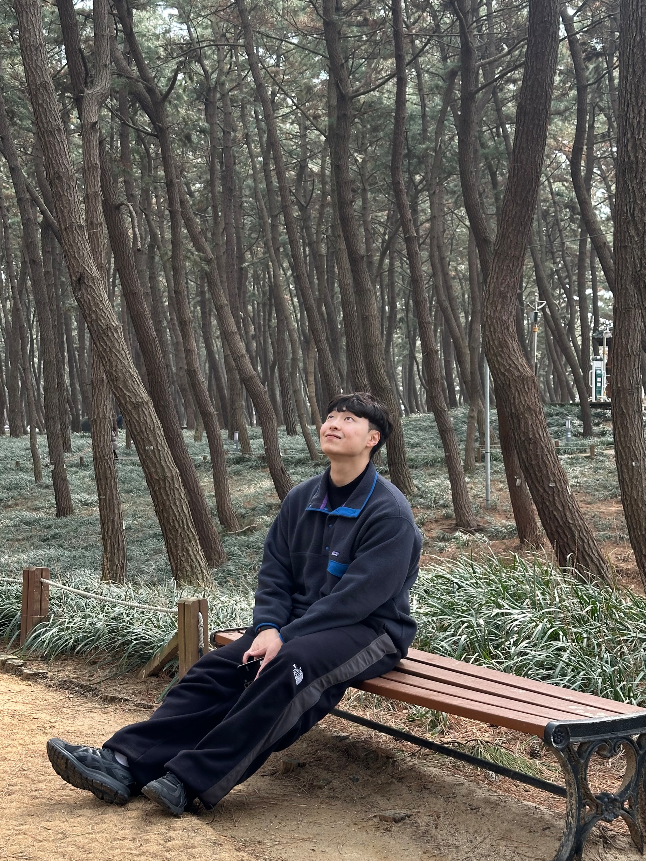 파타고니아 신칠라 스냅-T 플리스 풀오버 피치 블루, 노스페이스 반프 플리스 팬츠 블랙 착용 스타일 - 3