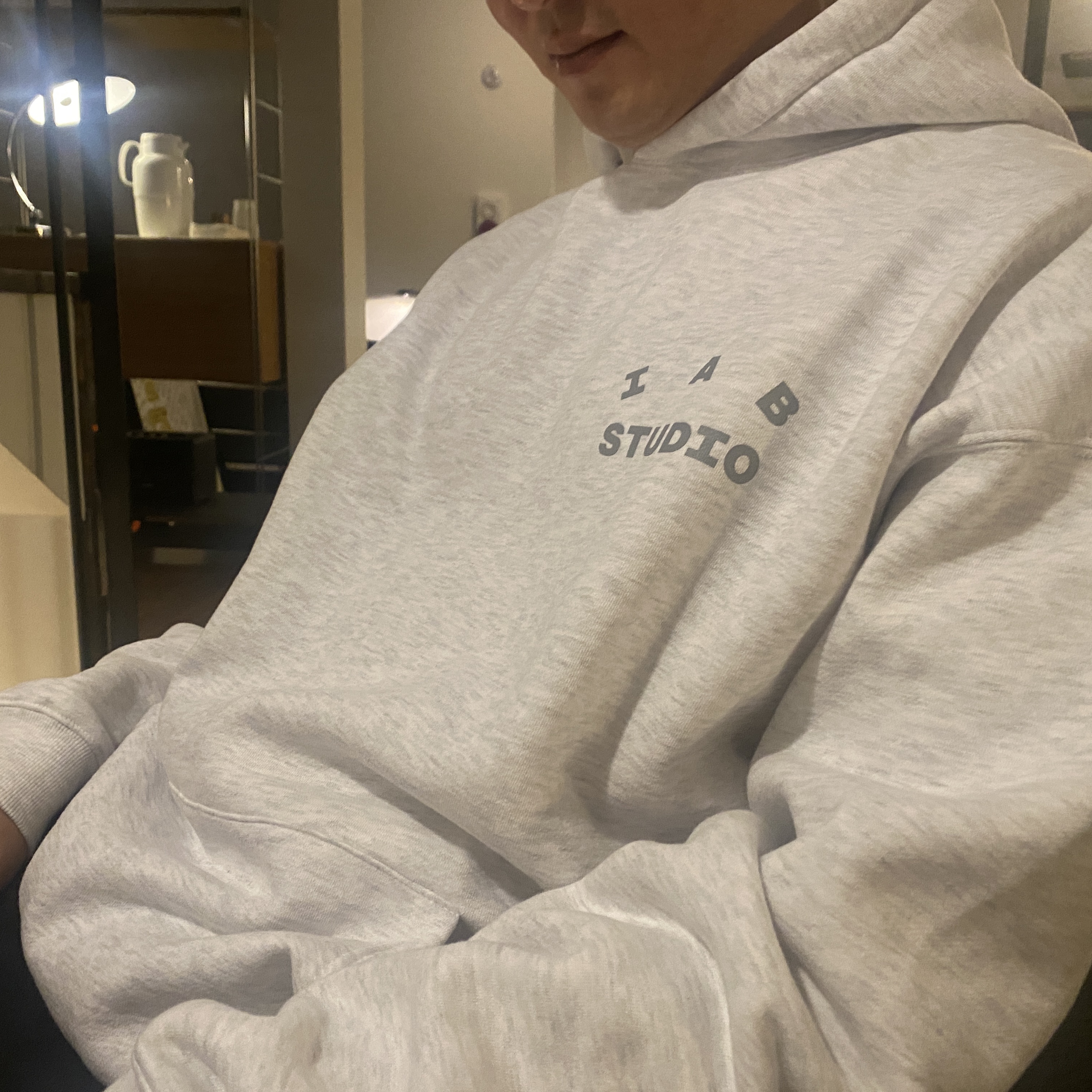 IAB Studio Hoodie Light Gray 착용 스타일 - 1