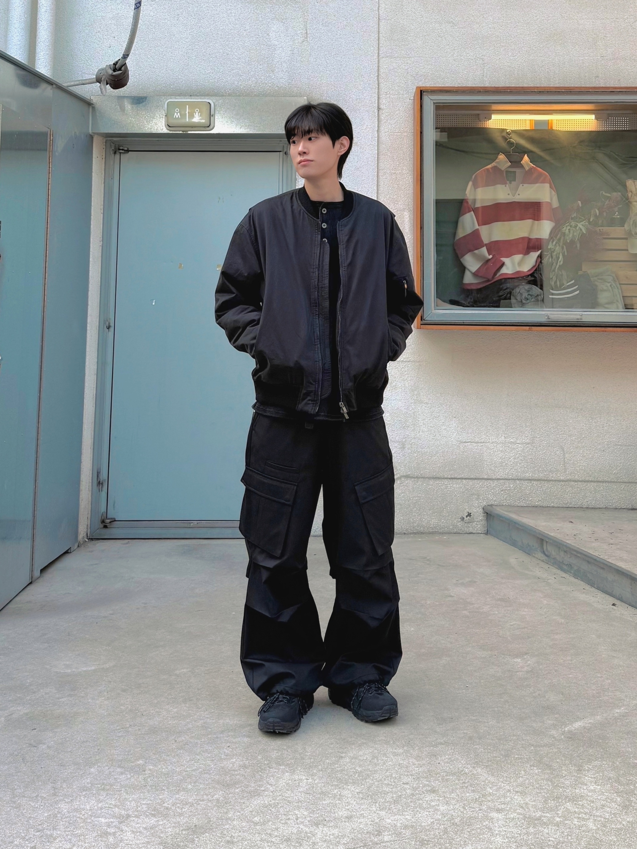 Hoka Kaha Low Gore-Tex Black Charcoal Gray 착용 스타일 - 1