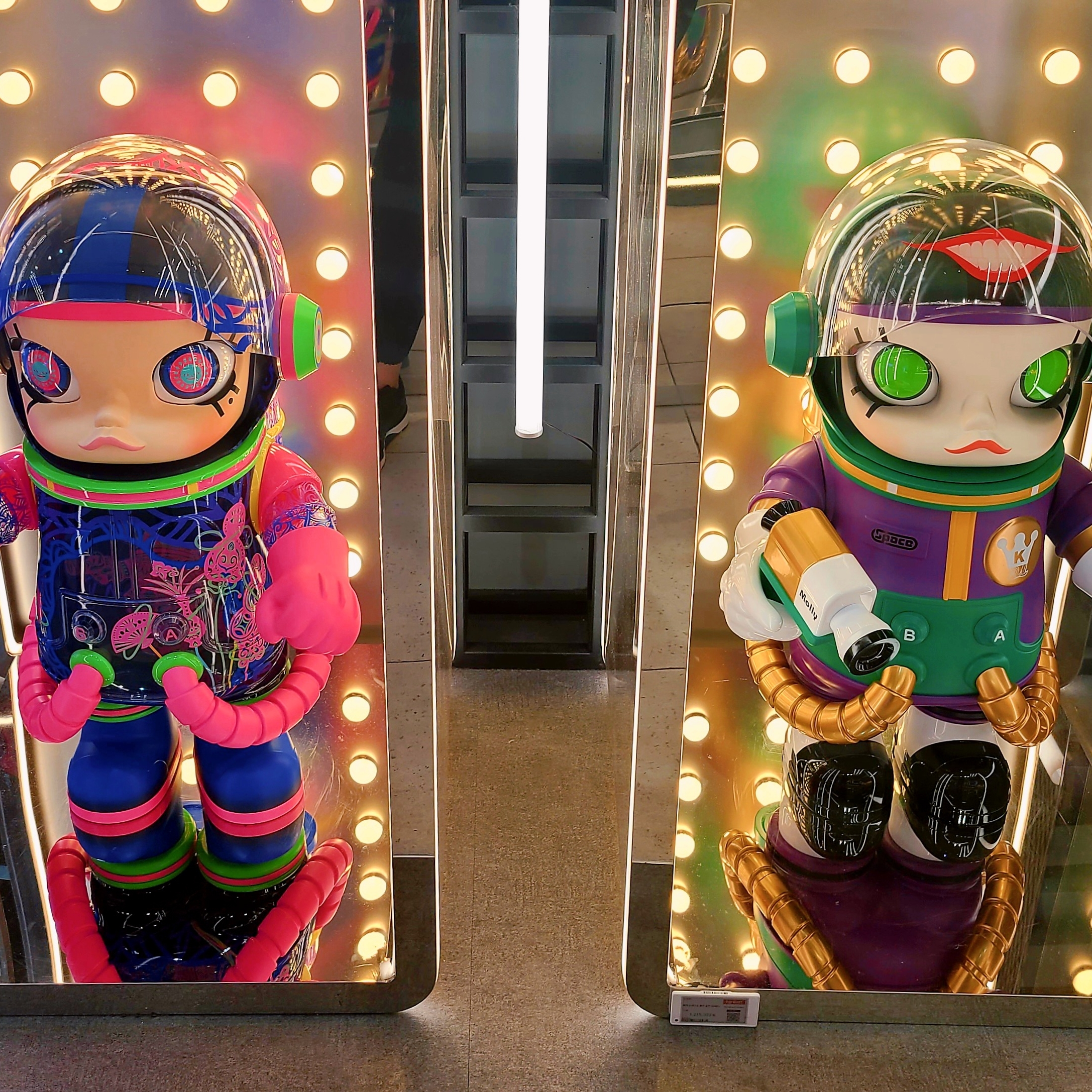 Pop Mart Mega Space Molly Stitch 400%, Pop Mart Mega Space Molly 400%+100% Sweet Dream Bears 착용 스타일 - 3