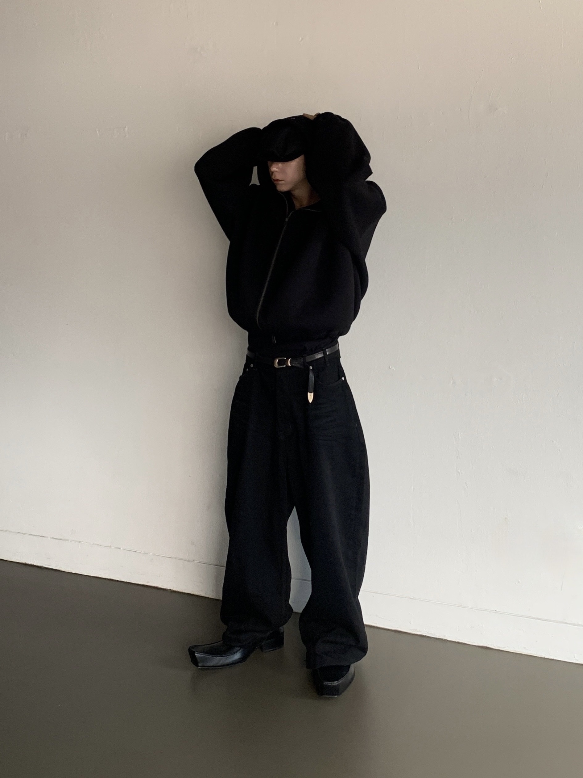 Prada Re-Nylon Hat Black, Entire Studios Heavy Denim Cargo Surface Wave 착용 스타일 - 5