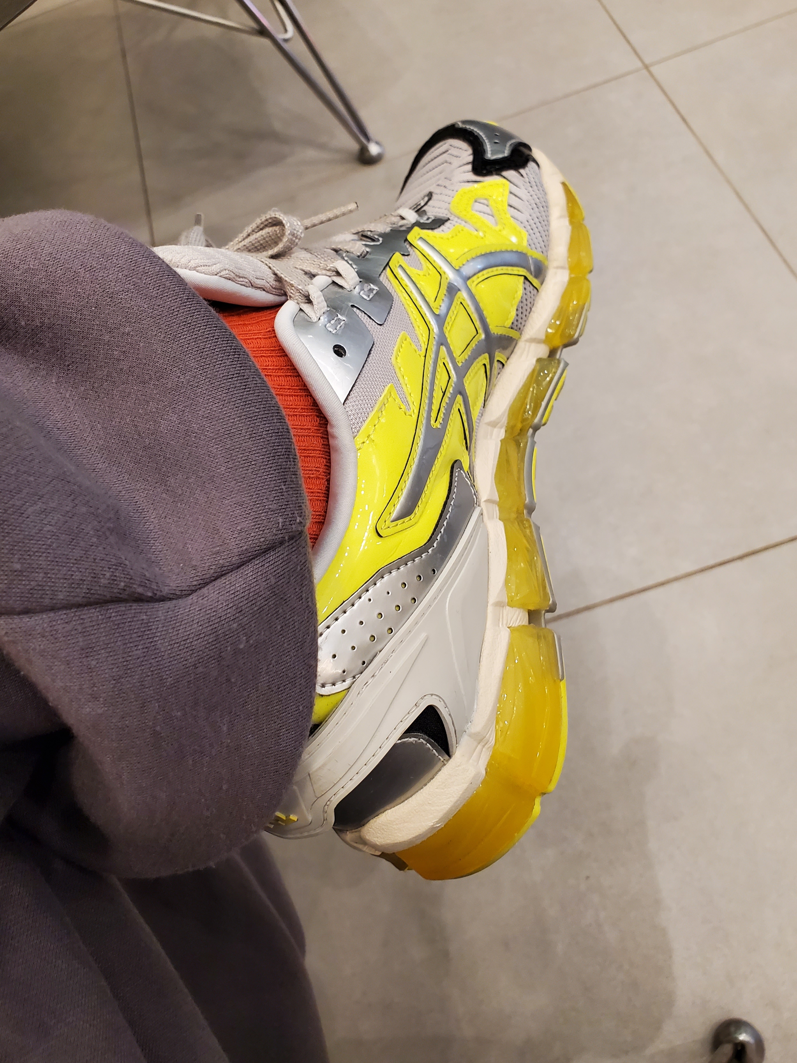 Asics x GmbH Gel-Quantum 360 6 Pure Silver Sour Yuzu, Human Made Military Card Case Beige 착용 스타일 - 4