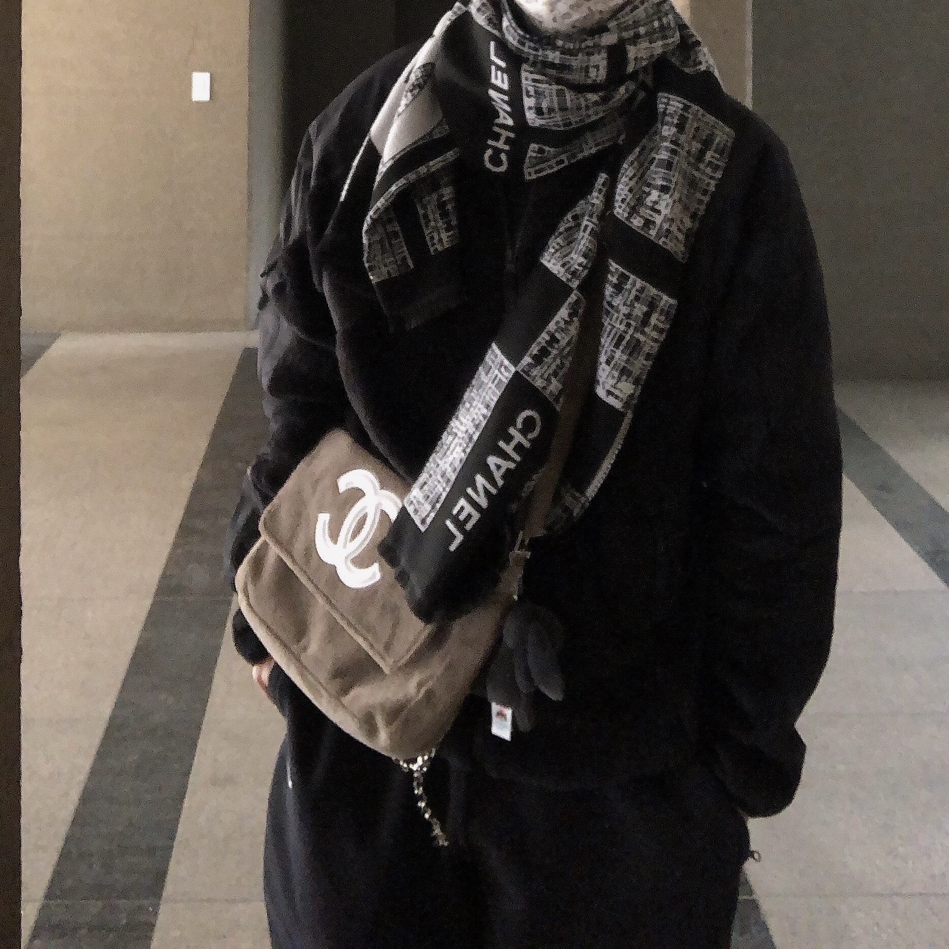 Nike x Drake Nocta NRG Polar Fleece Jacket - US/EU, Jellycat Bashful Bunny Bag Charm Ink 착용 스타일 - 3