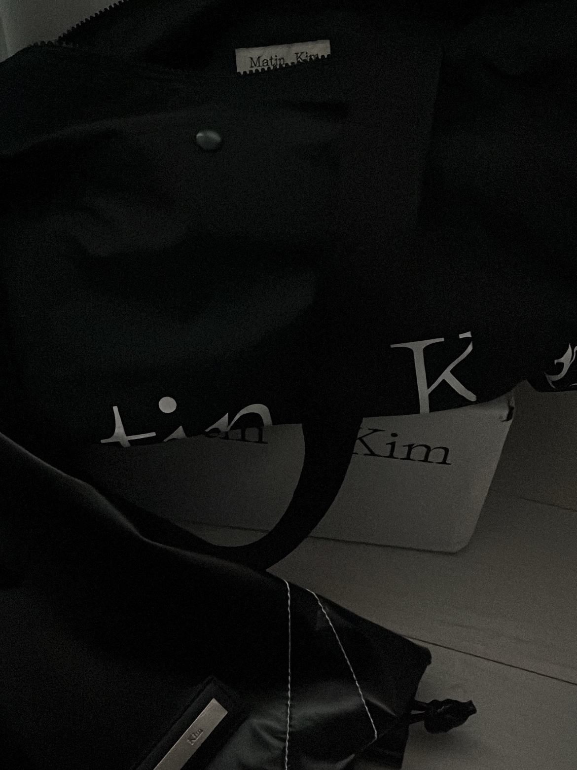 Matin Kim Logo Sporty Duffel Bag Black, Matin Kim String Coating Backpack Black 착용 스타일