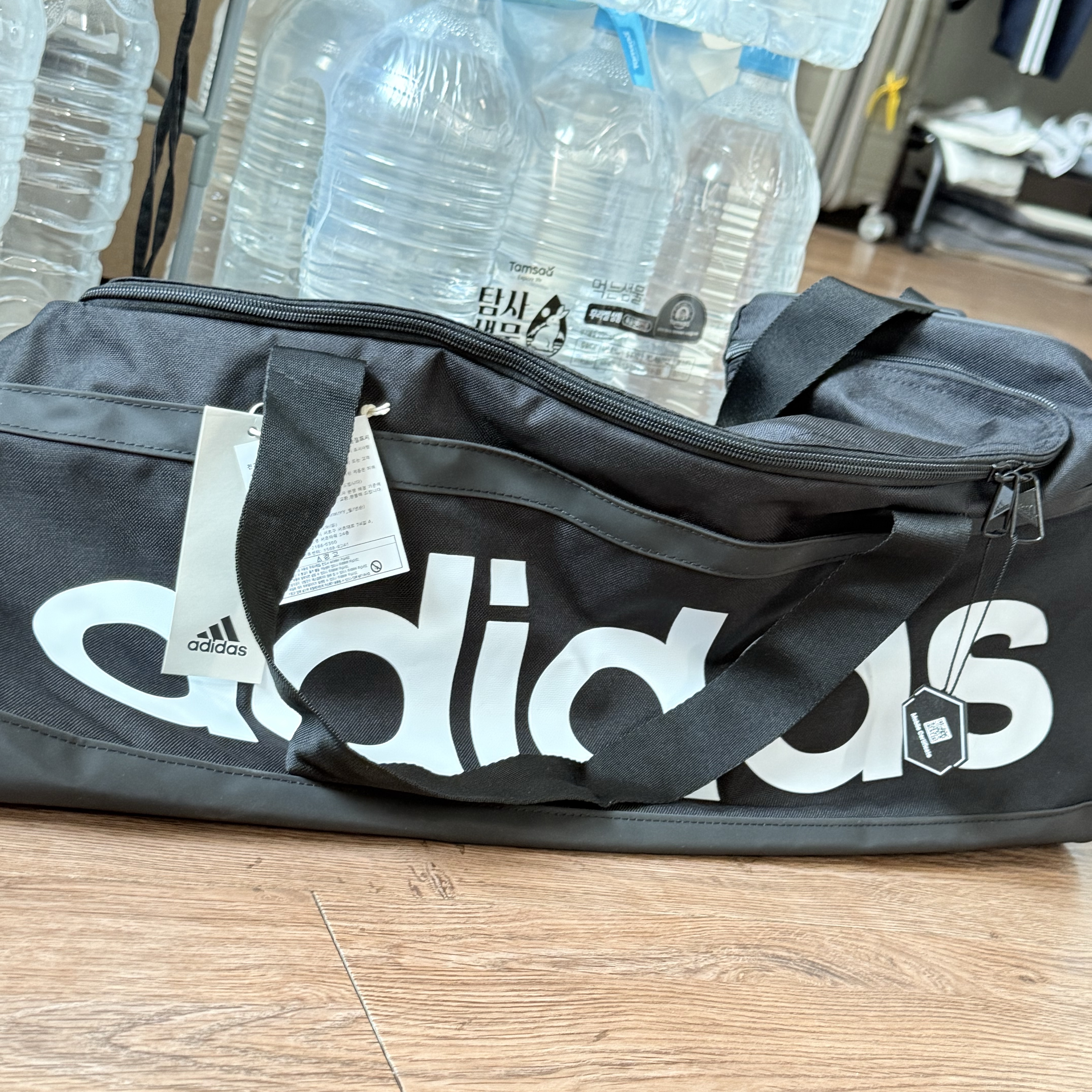 Adidas Essentials Linear M Duffel Bag Black 착용 스타일