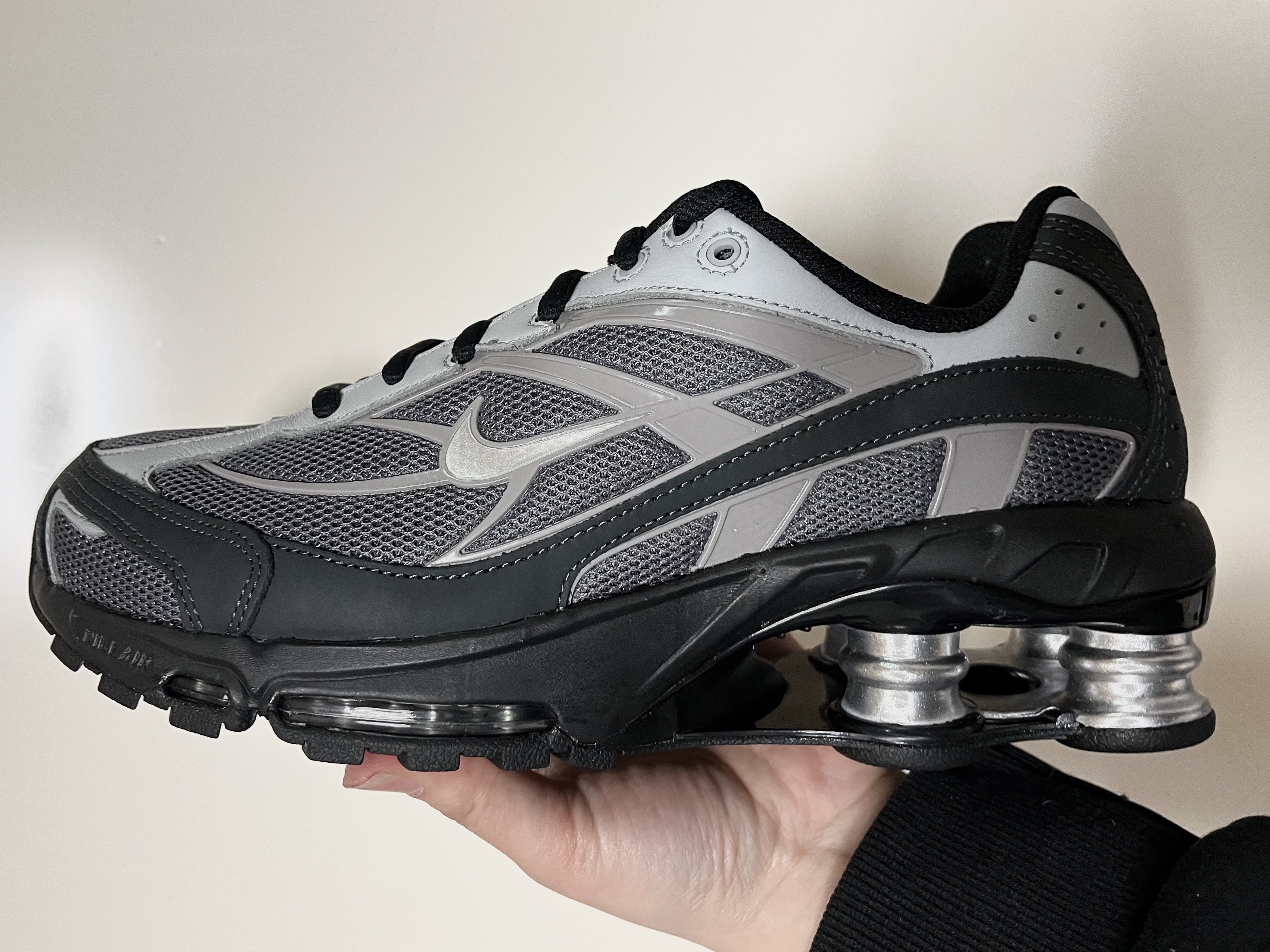 Nike Shox Ride 2 Light Graphite Anthracite, Nike Shox Ride 2 Iron Grey and Anthracite 착용 스타일 - 2