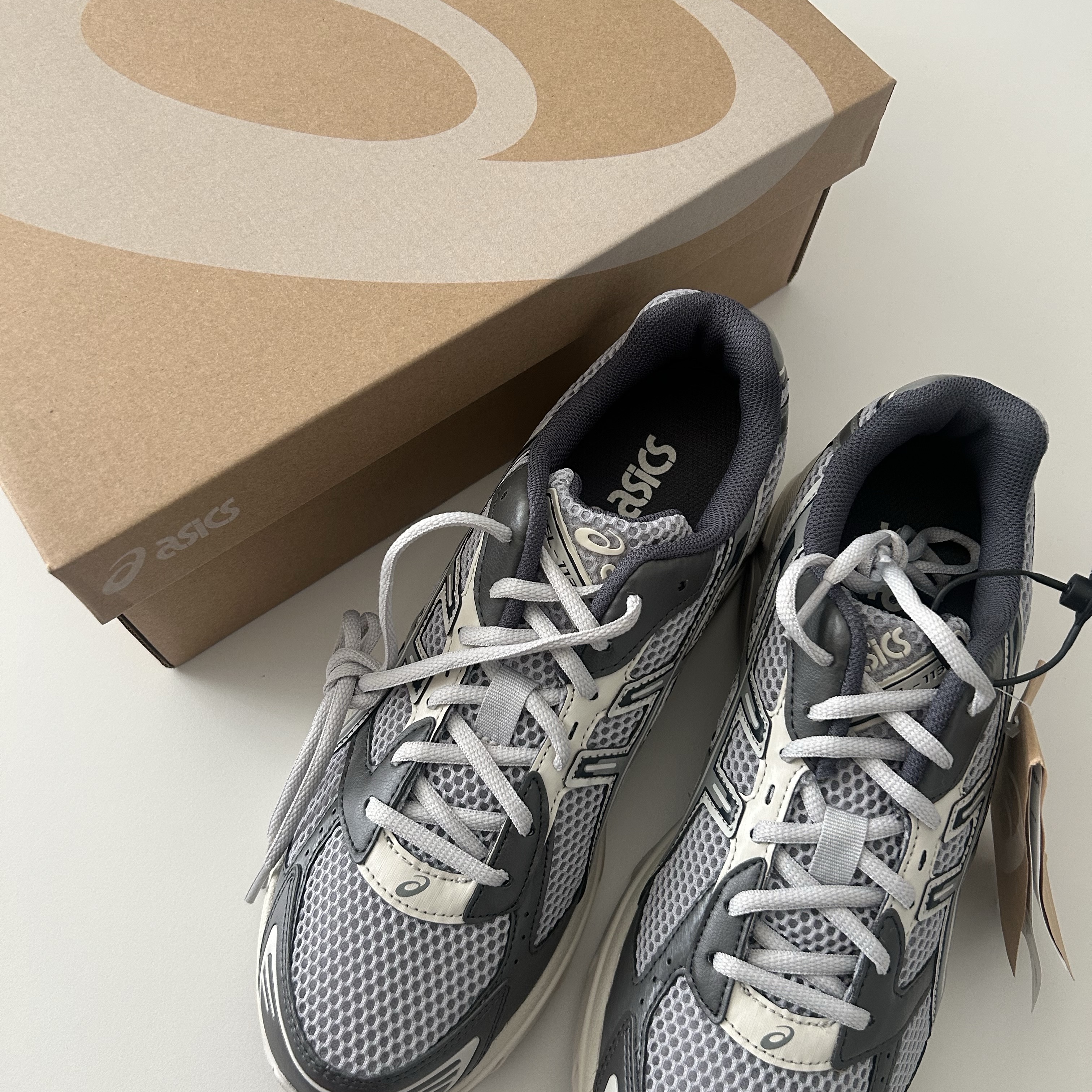 Asics Gel-1130 Oyster Grey Clay Grey 착용 스타일