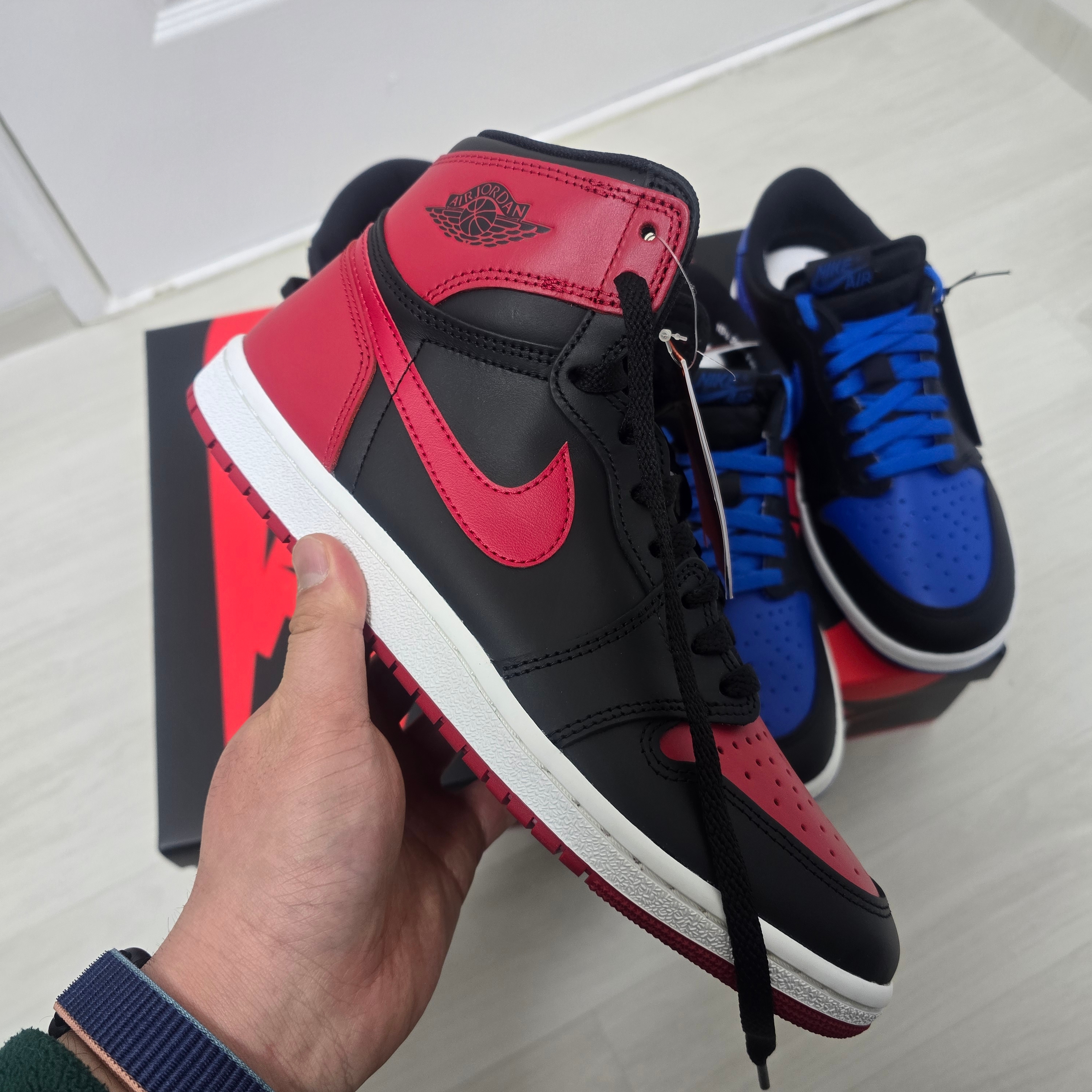 Jordan 1 High 85 Bred, Jordan 1 Low 85 Royal 착용 스타일 - 3