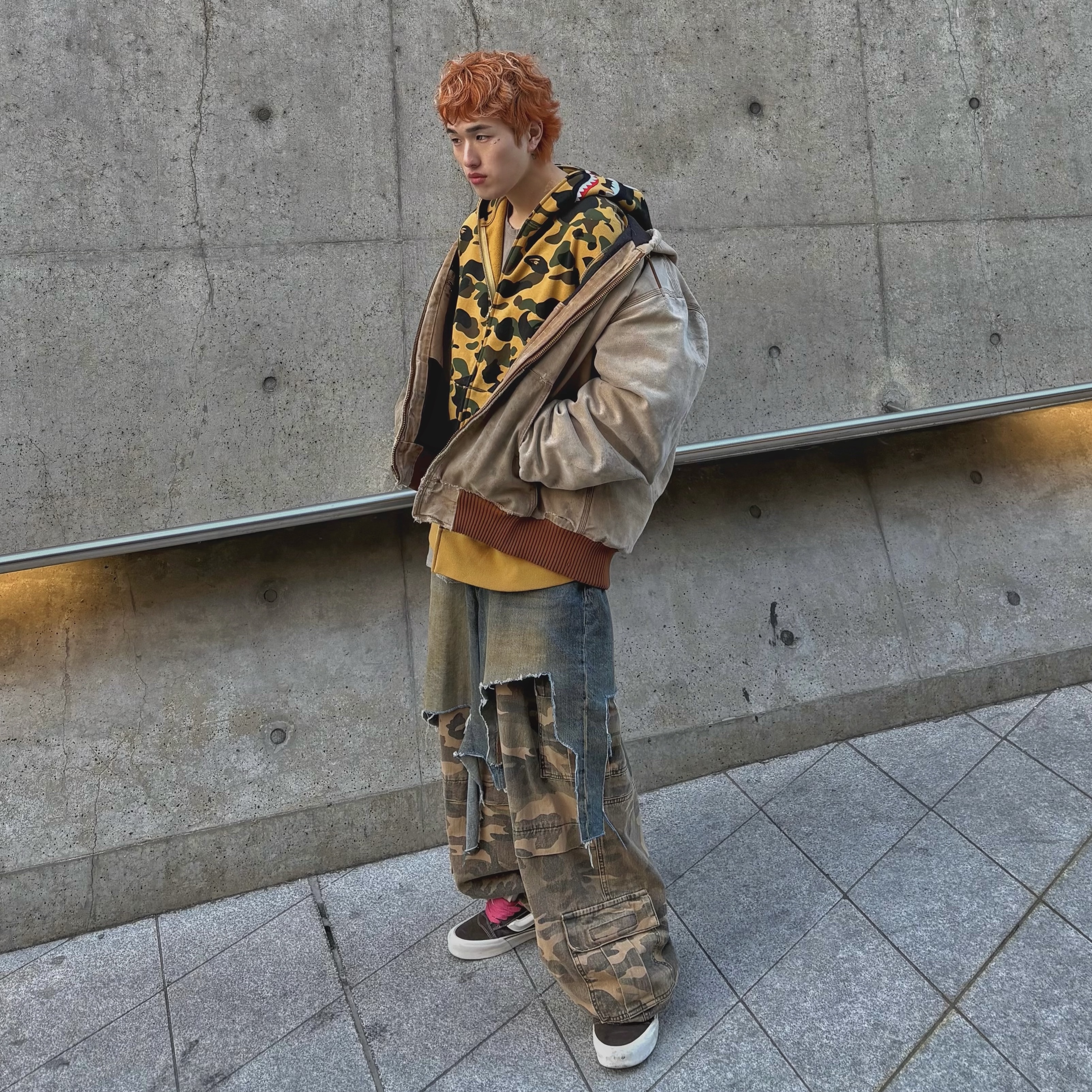 BAPE 1st Camo Shark Full Zip Hoodie Yellow, Project G/R Layered Cargo Denim Pants Blue Camo 착용 스타일 - 2