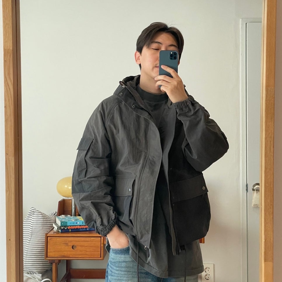 HIS HAZZYS Hide Windbreaker Charcoal Grey 착용 스타일