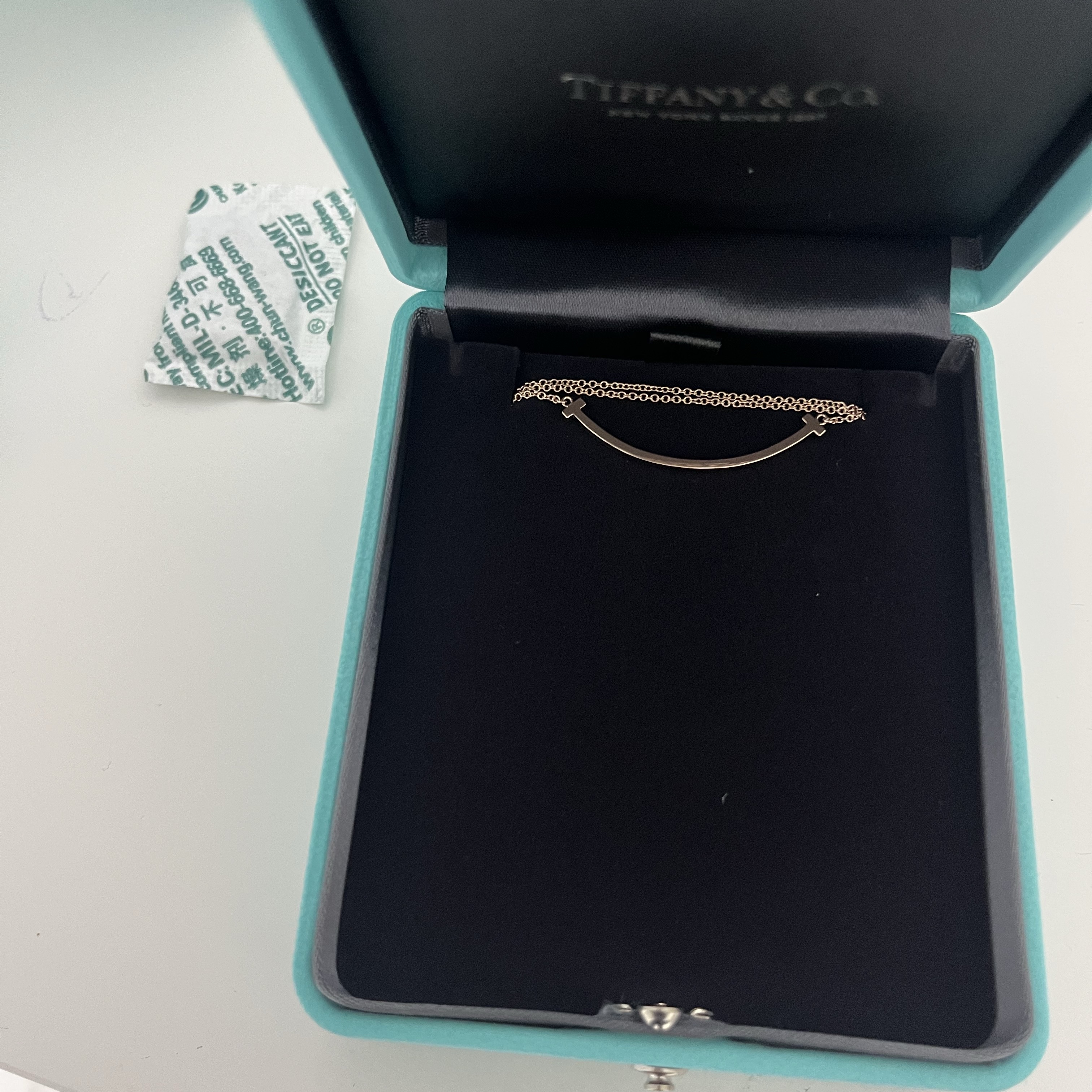 Tiffany & Co. Tiffany T Smile Pendant Small Rose Gold 착용 스타일
