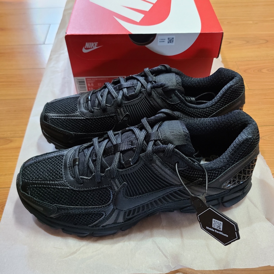 Nike Zoom Vomero 5 SP Black 착용 스타일