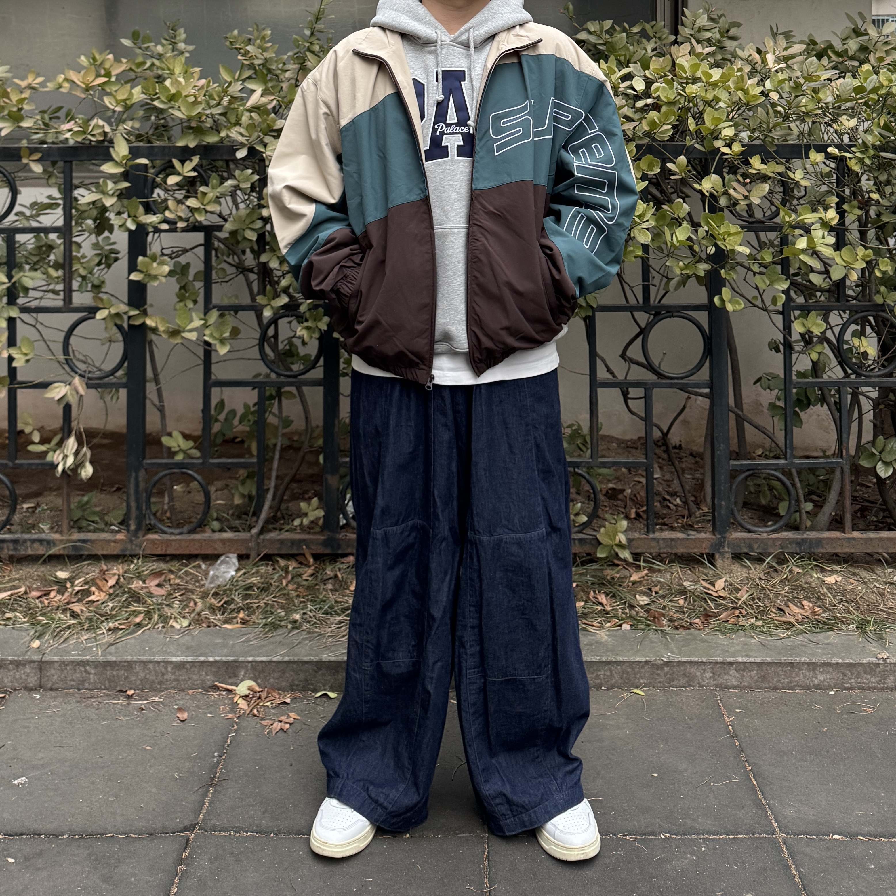 Supreme Curve Track Jacket Brown - 24SS, Palace x Gap Hood Grey - 24SS 착용 스타일