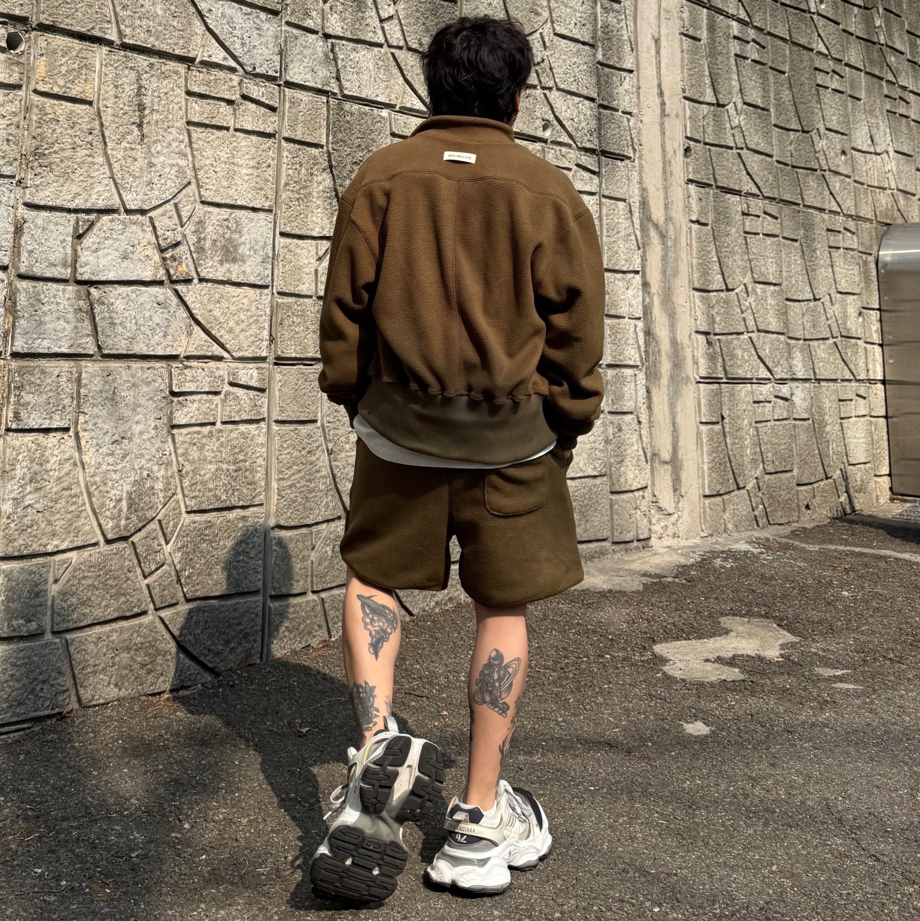 Balenciaga Cargo Sneakers White Grey 착용 스타일 - 2