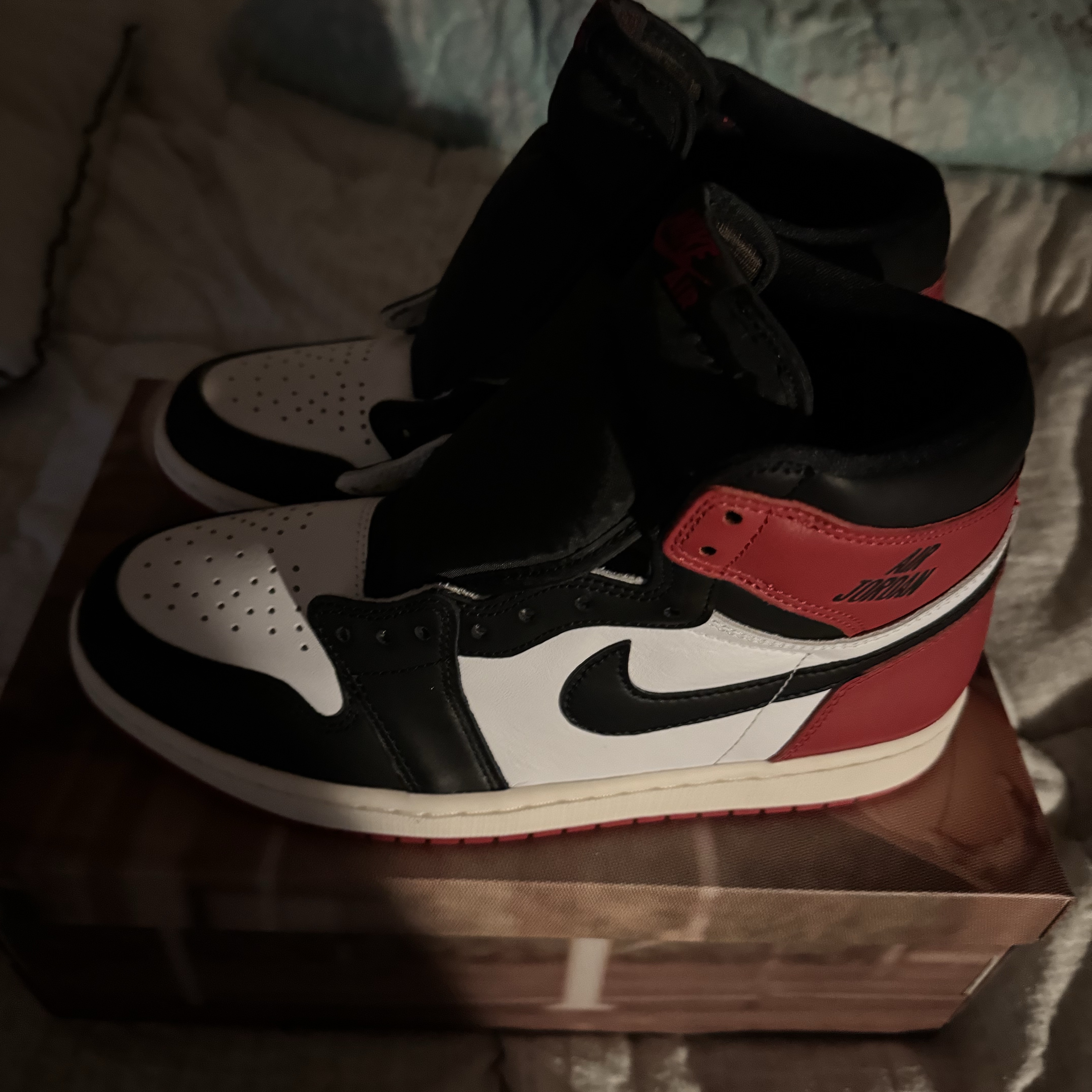 Jordan 1 Retro High OG Black Toe, Jordan 1 Retro High OG Chicago 2022 착용 스타일 - 1