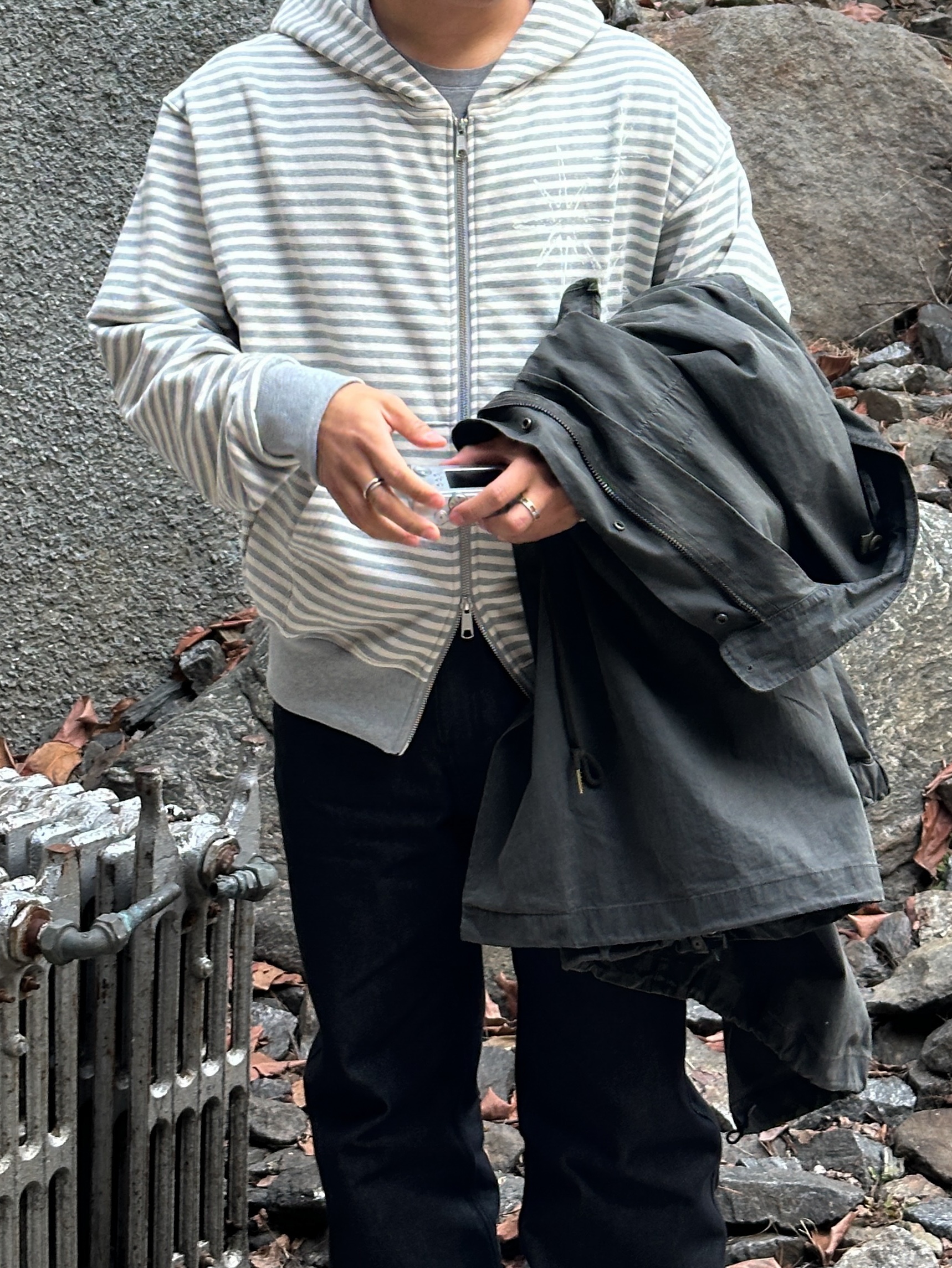 Amomento Mens Colored Straight Fit Denim Black - 24FW, New Balance 991 Made in UK Cream Beige 착용 스타일 - 2
