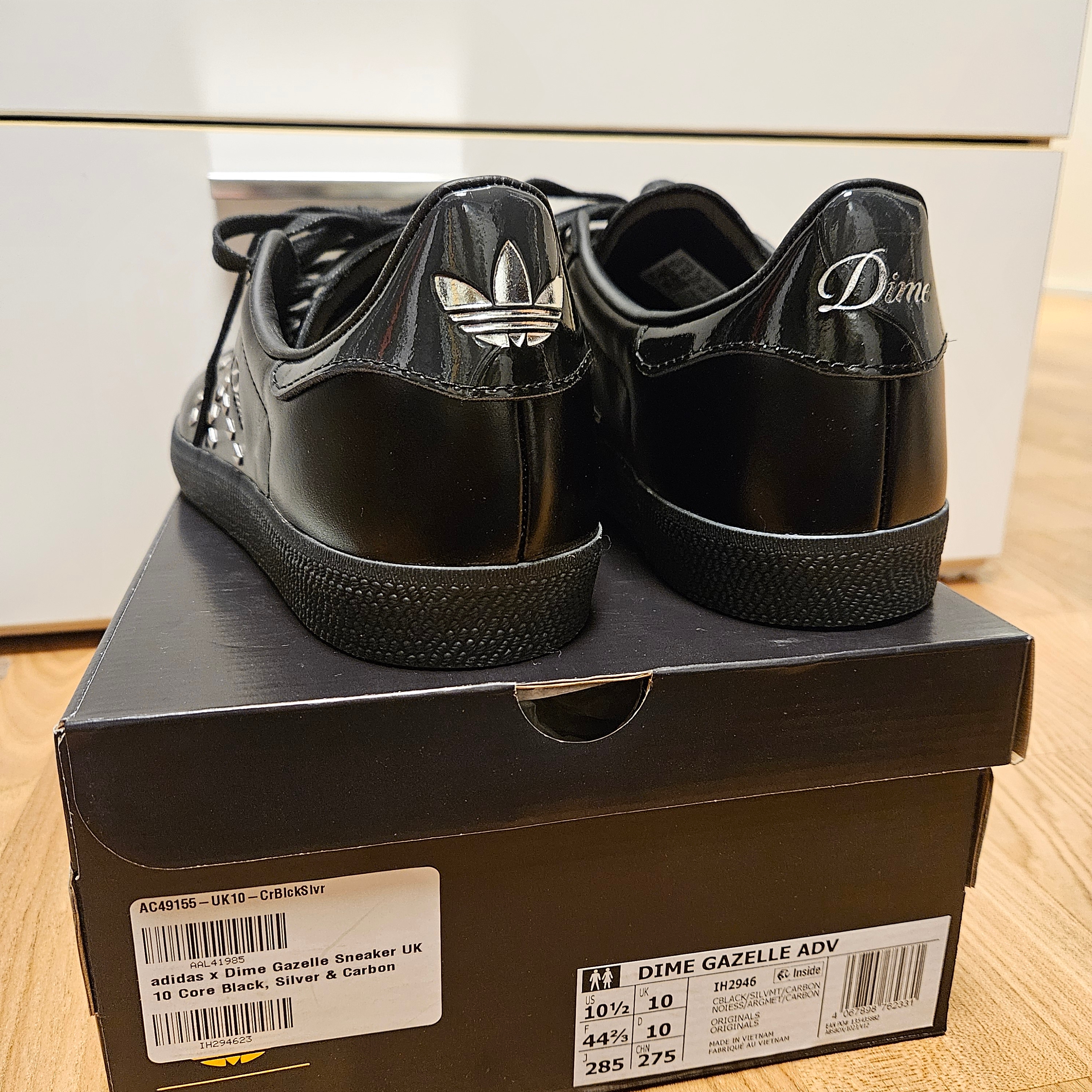 Adidas x Dime Gazelle ADV Low Core Black Silver Metallic 착용 스타일 - 2