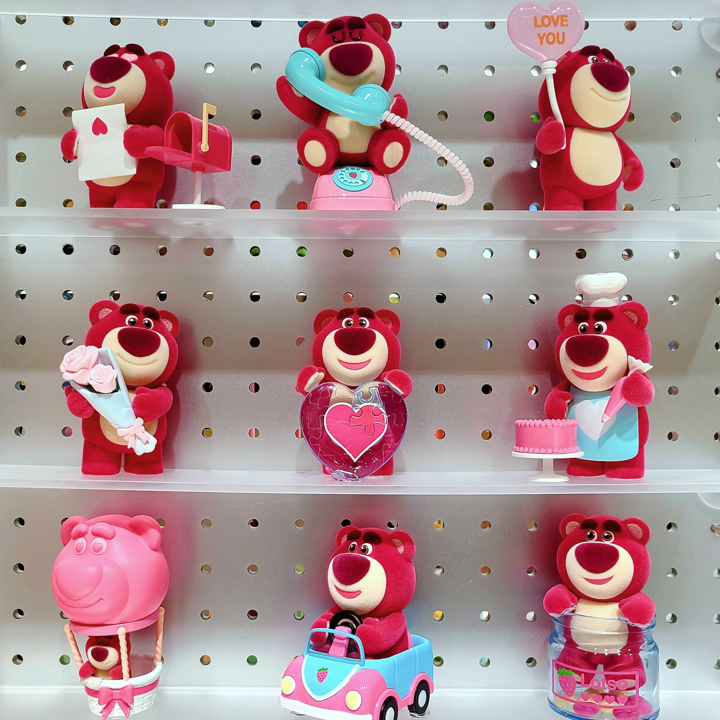 Pop Mart Disney Pixar Lotso Wondrous Rendezvous Series Sealed Case (9 Blind Boxes), Pop Mart Sanrio Hello Kitty 50th Anniversary Series Figure Sealed Case (12 Blind Boxes) 착용 스타일 - 1