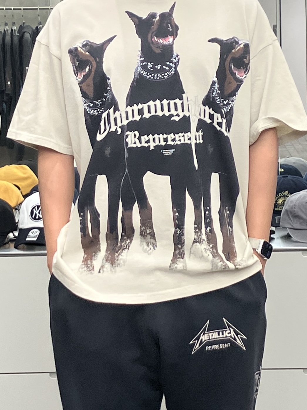 Represent Thoroughbred T-Shirt Vintage White - 25SS, Represent x Metallica 40 Year Anniversary Sweat Pants Stained Black - 25SS 착용 스타일 - 1