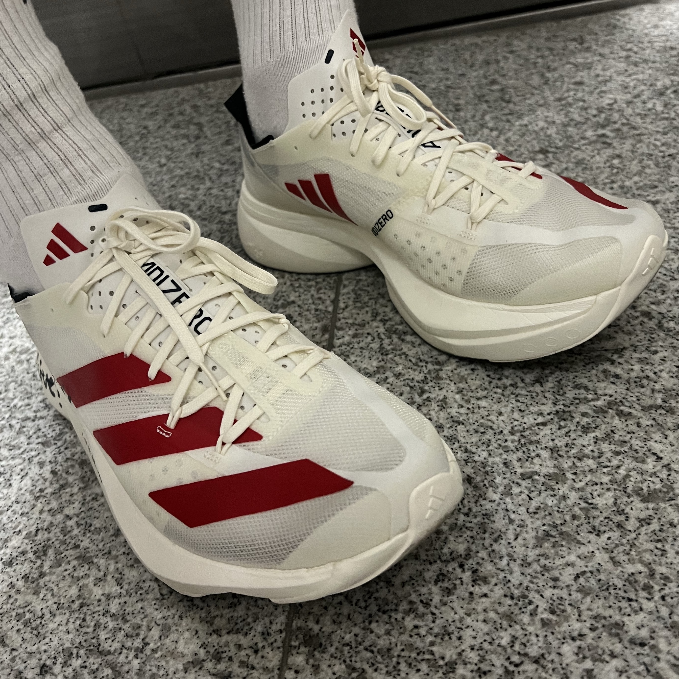 Adidas Adizero Adios Pro 3 Off White Better Scarlet 착용 스타일
