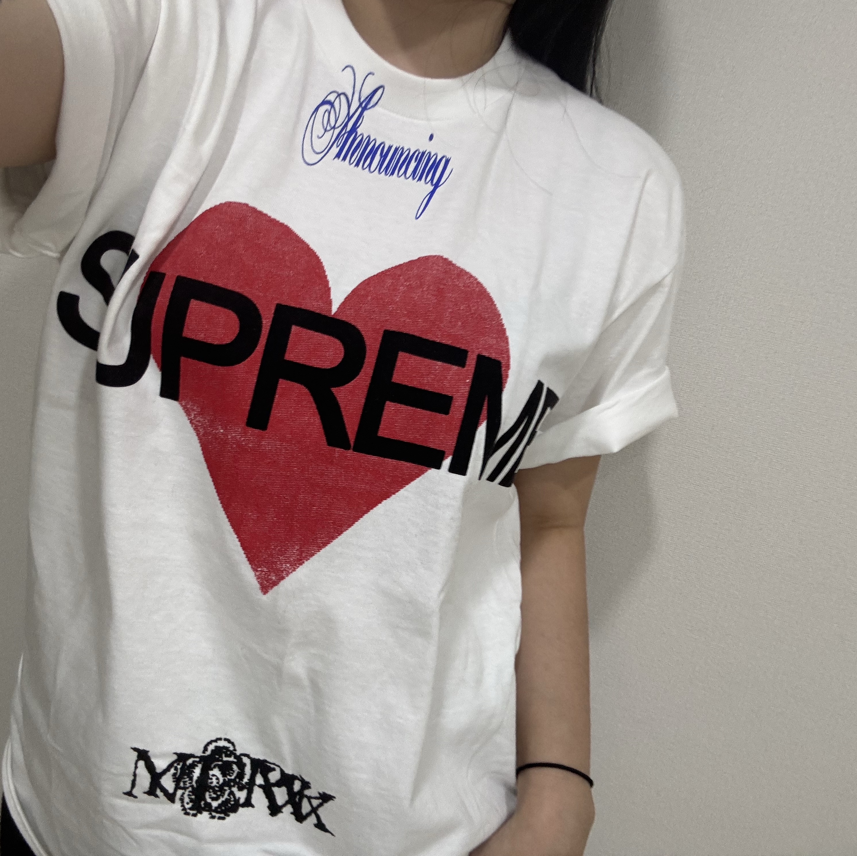 Supreme Announcing T-Shirt White - 25SS 착용 스타일