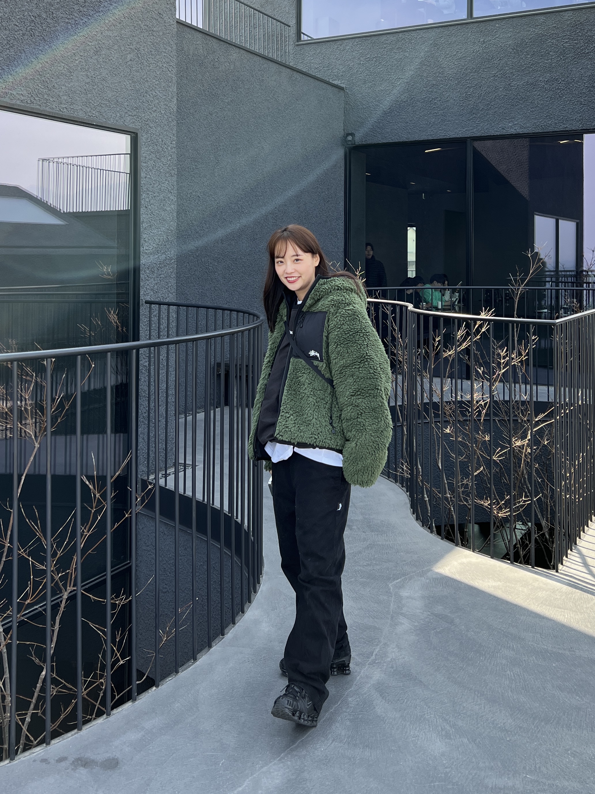 Stussy Sherpa Jacket Olive, (W) Nike Shox TL Black and Max Orange 착용 스타일 - 5