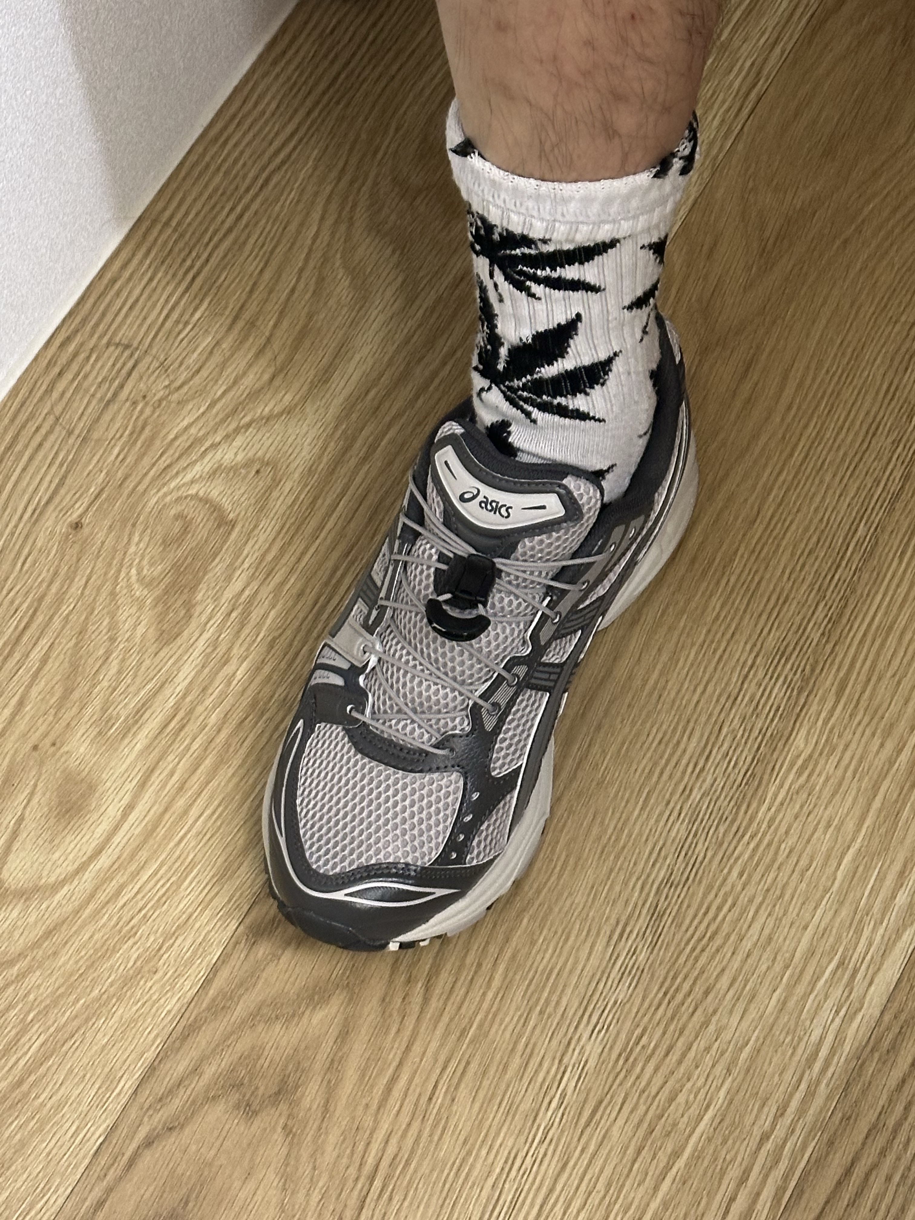 Asics Unlimited Gel-Kayano 14 Oyster Grey Clay Grey 착용 스타일 - 2
