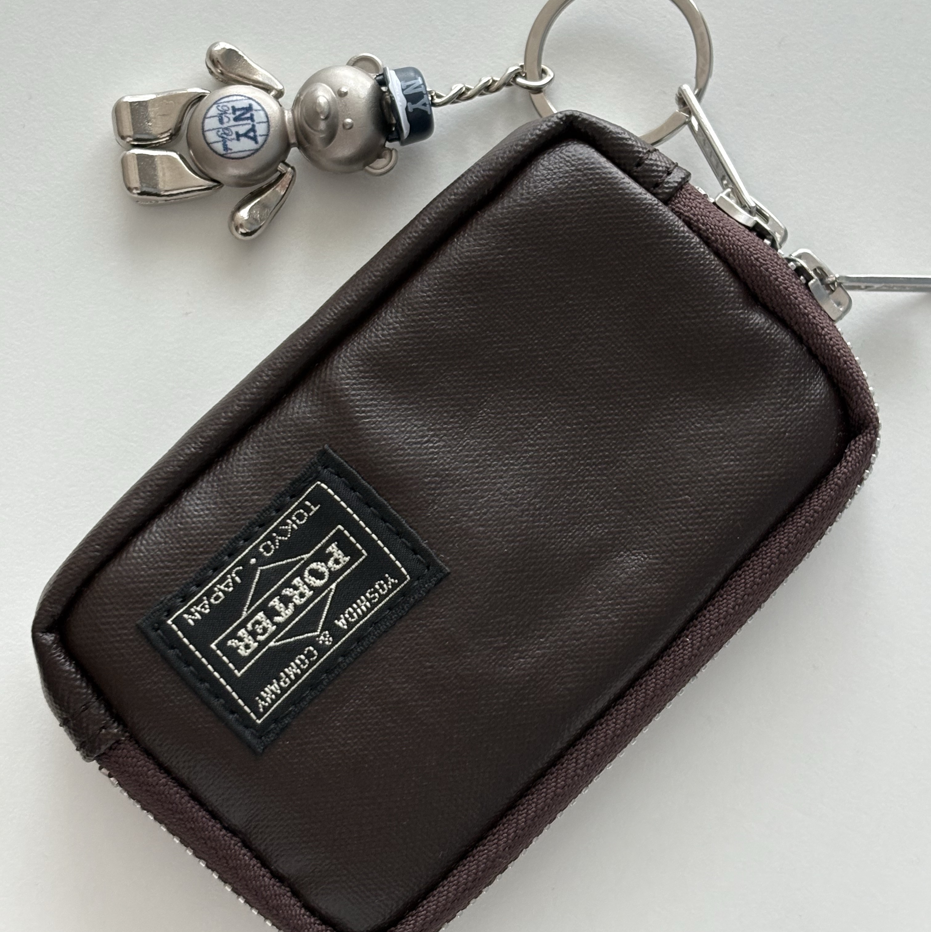 Porter Freestyle Multi Coin Case Brown 착용 스타일