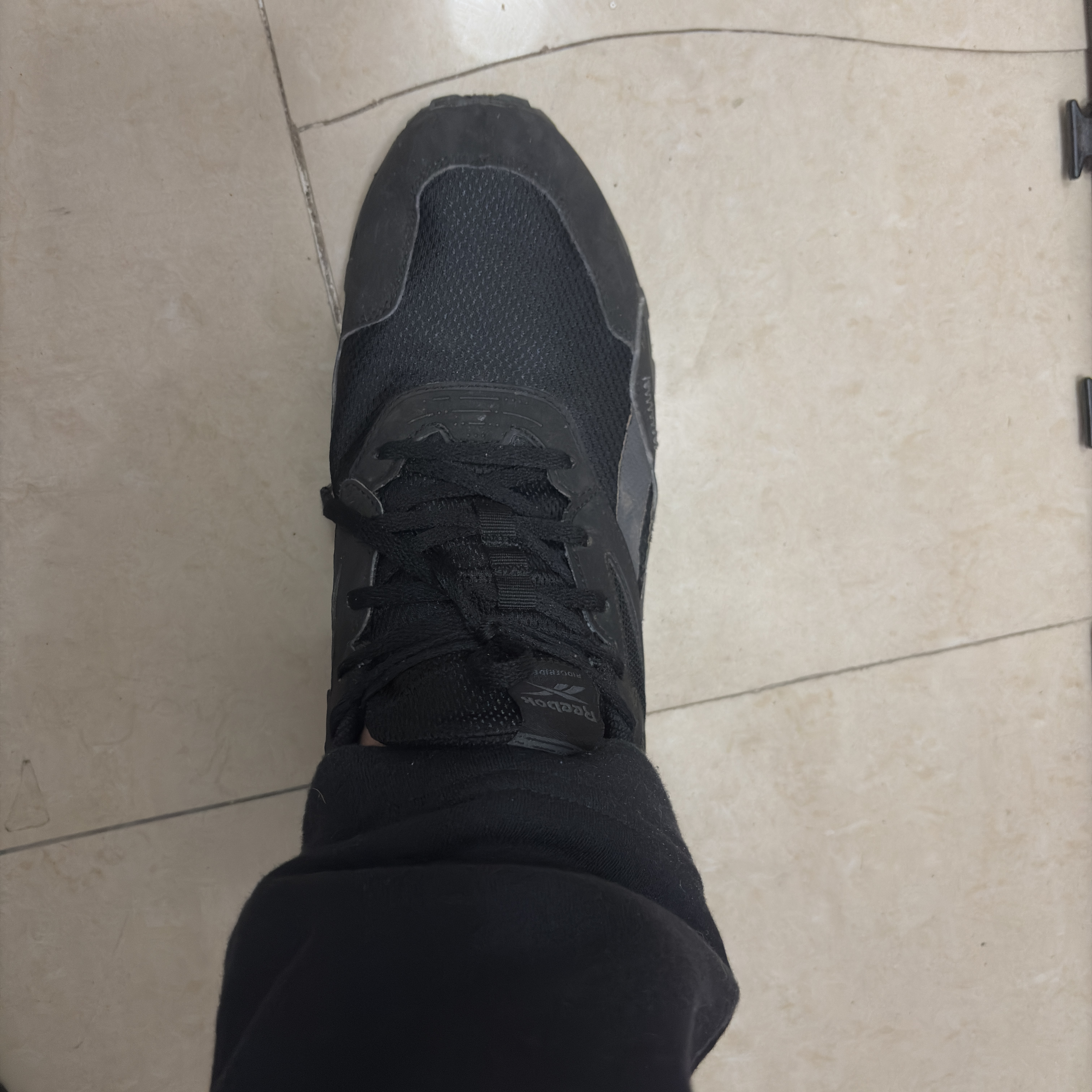 Reebok NANO X5 Black Brown 착용 스타일
