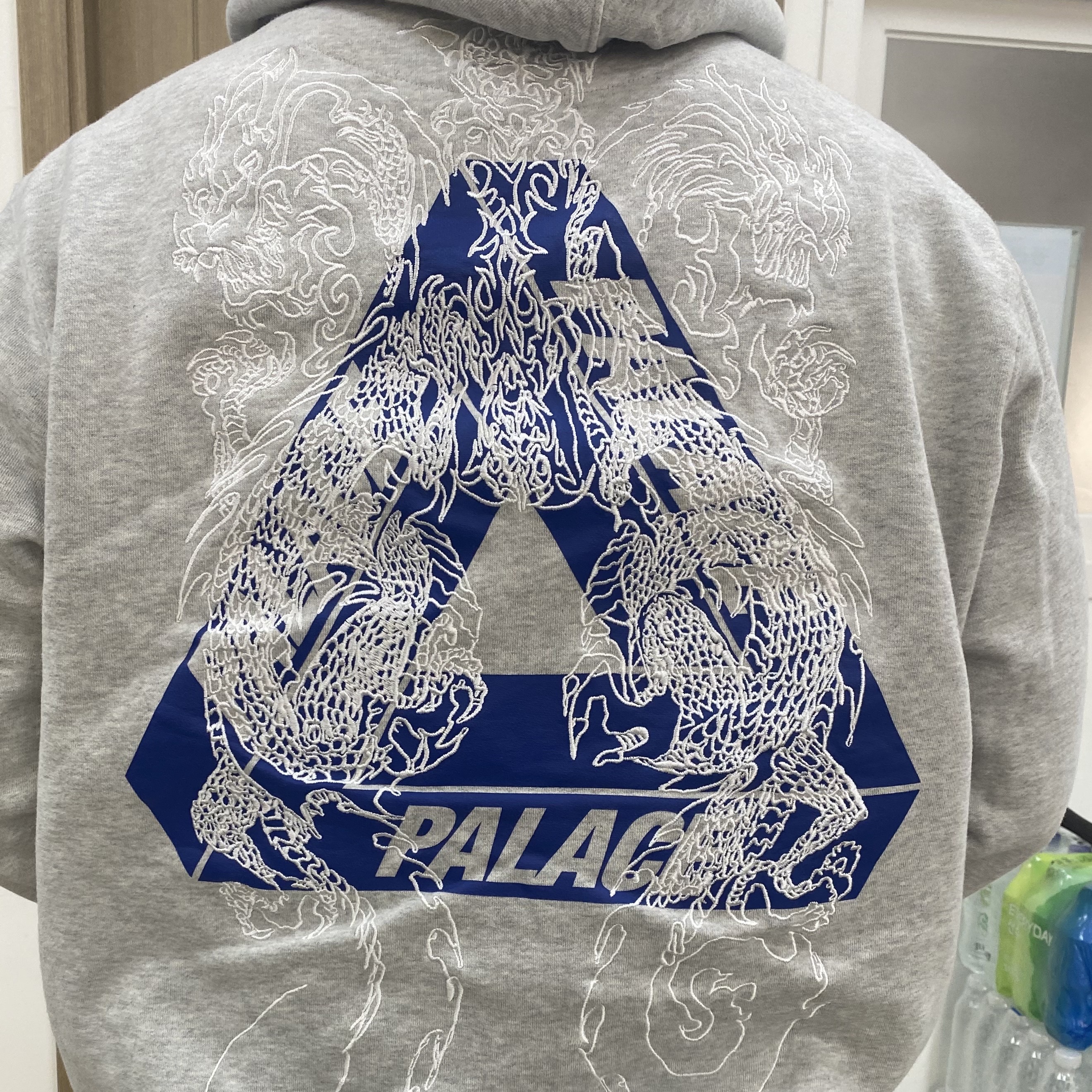 Palace Tri-Dragon Hood Grey Marl - 24SS 착용 스타일