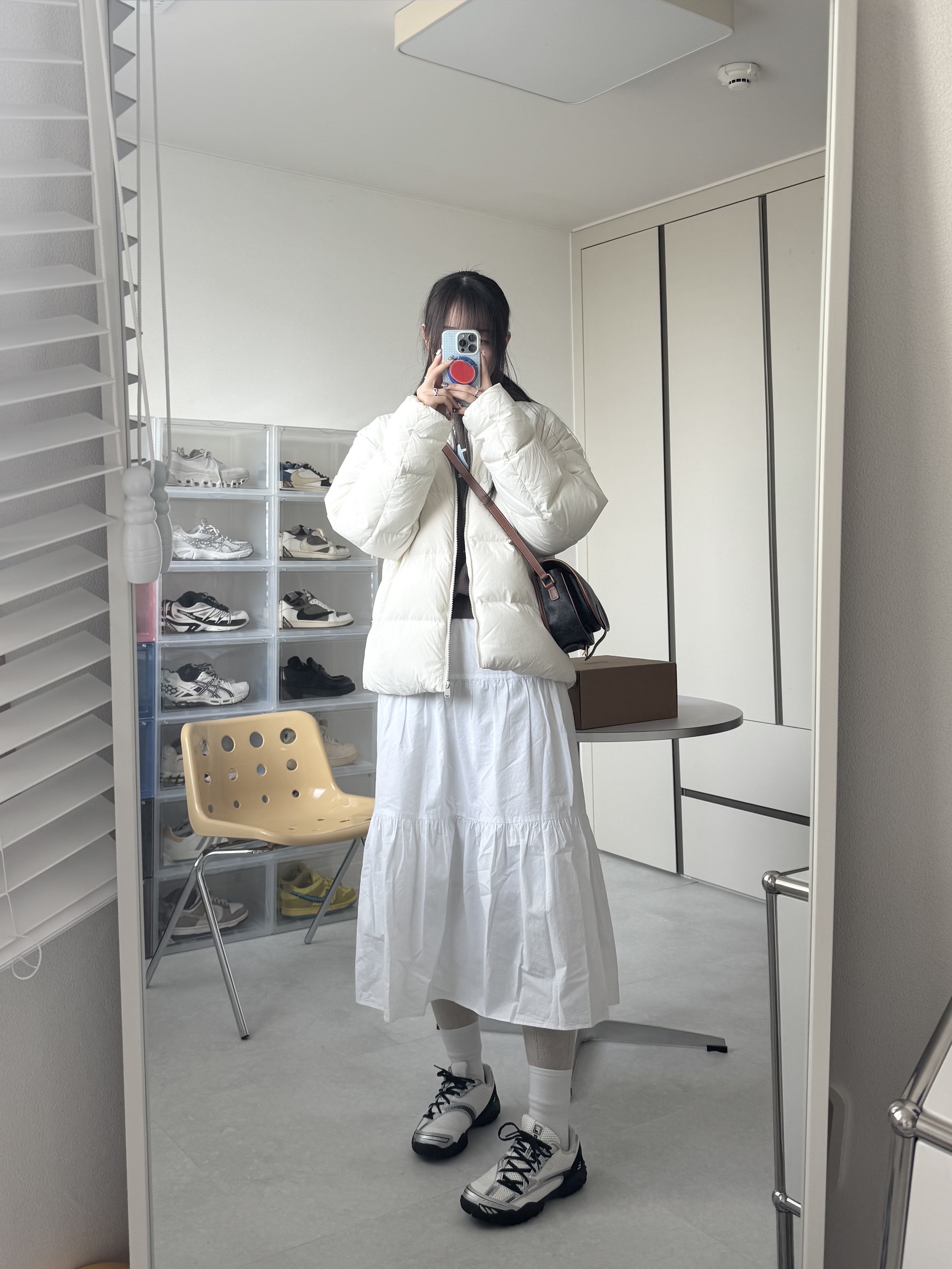 Fila Echappe v2 White Black, Celine Medium Folco Bag in Triomphe Canvas and Calfskin Tan 착용 스타일