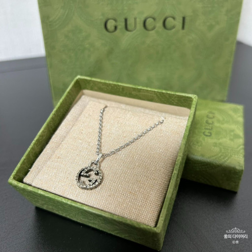 Gucci Interlocking G Pendant Necklace Silver 착용 스타일