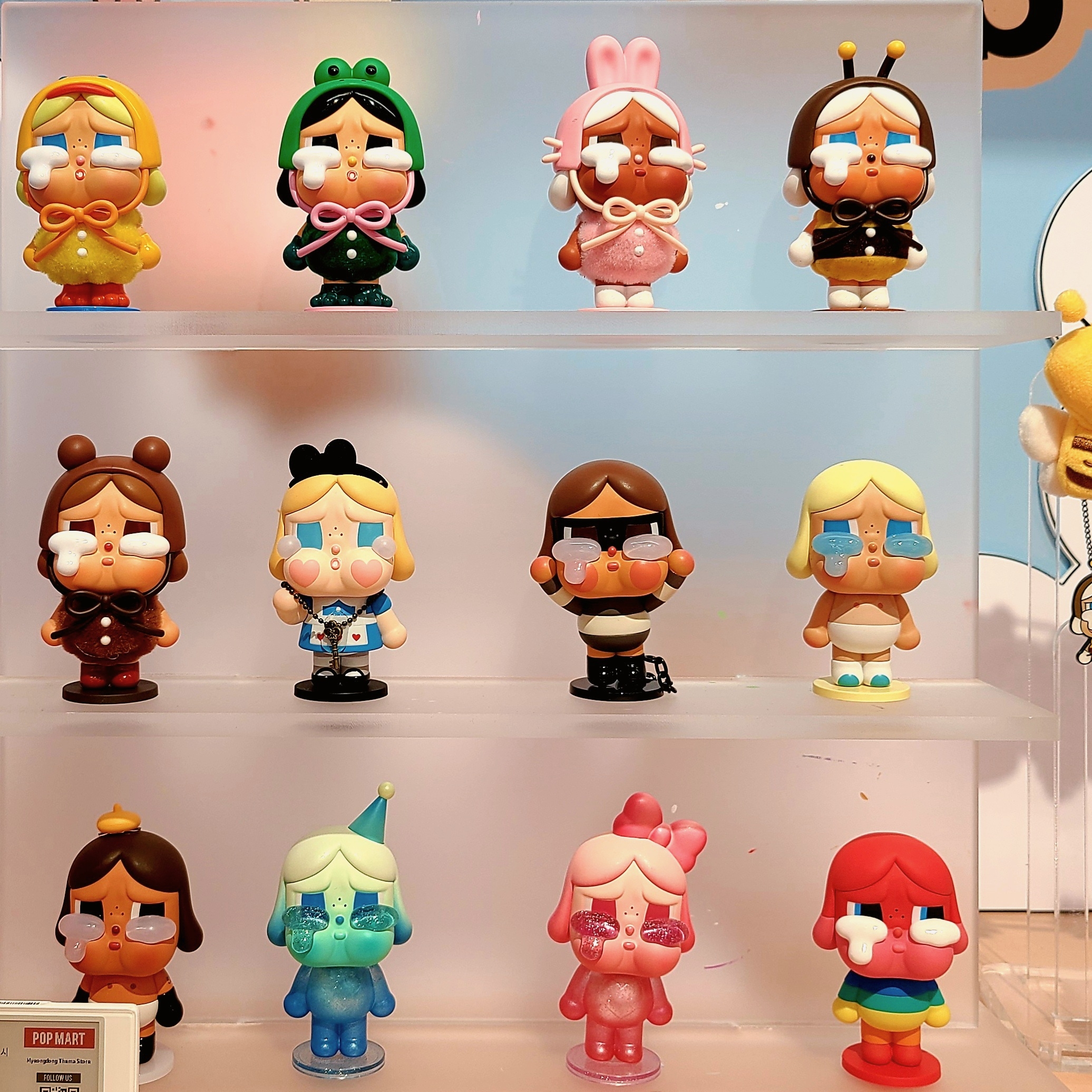 Pop Mart Crybaby Crying Again Series Sealed Case (12 Blind Boxes), Pop Mart Crybaby Crying For Love Series Sealed Case (12 Blind Boxes) 착용 스타일 - 1