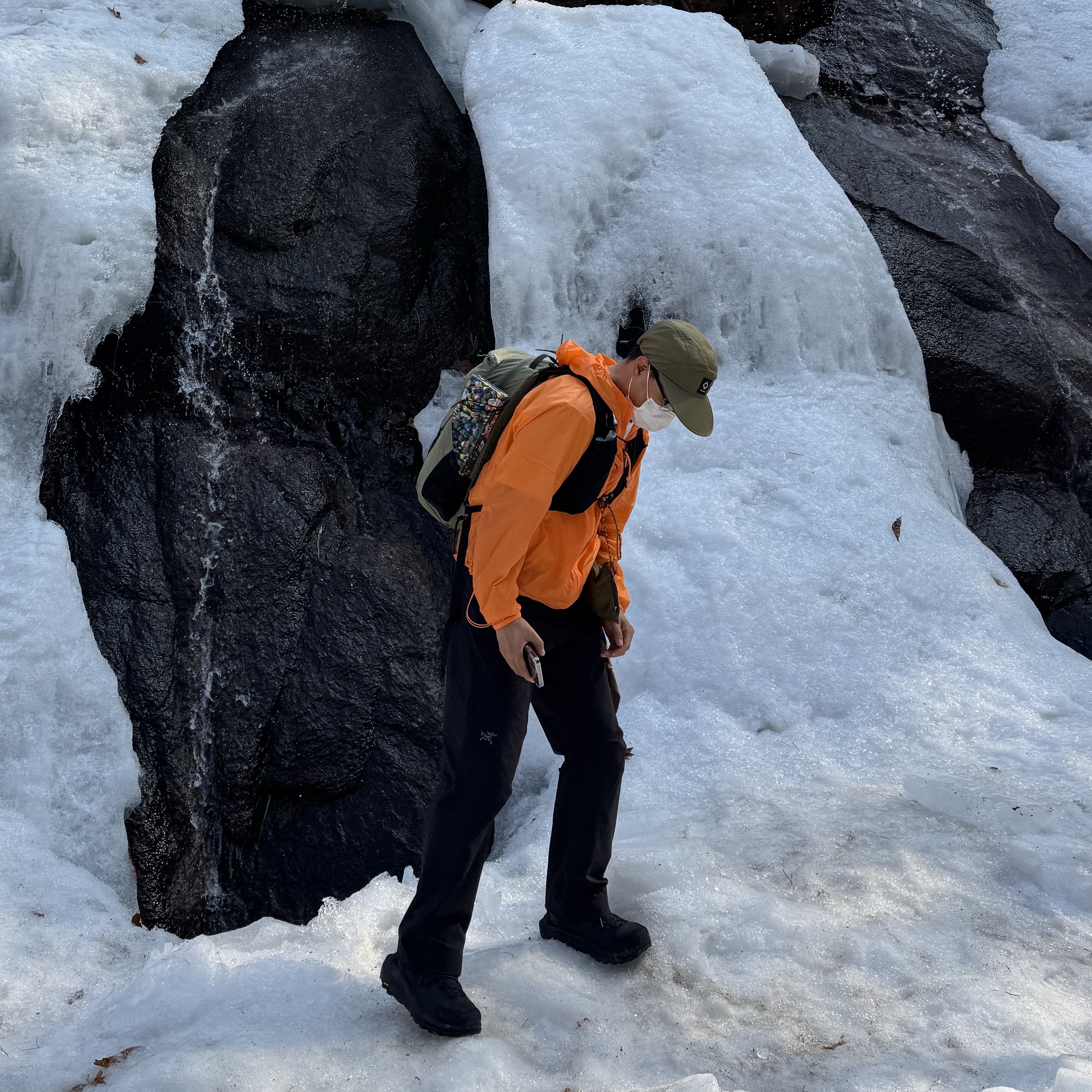 Arc'teryx Cronin Pants Black, Nike ACG Windproof Cinder Cone Jacket Bright Mandarin - Asia 착용 스타일