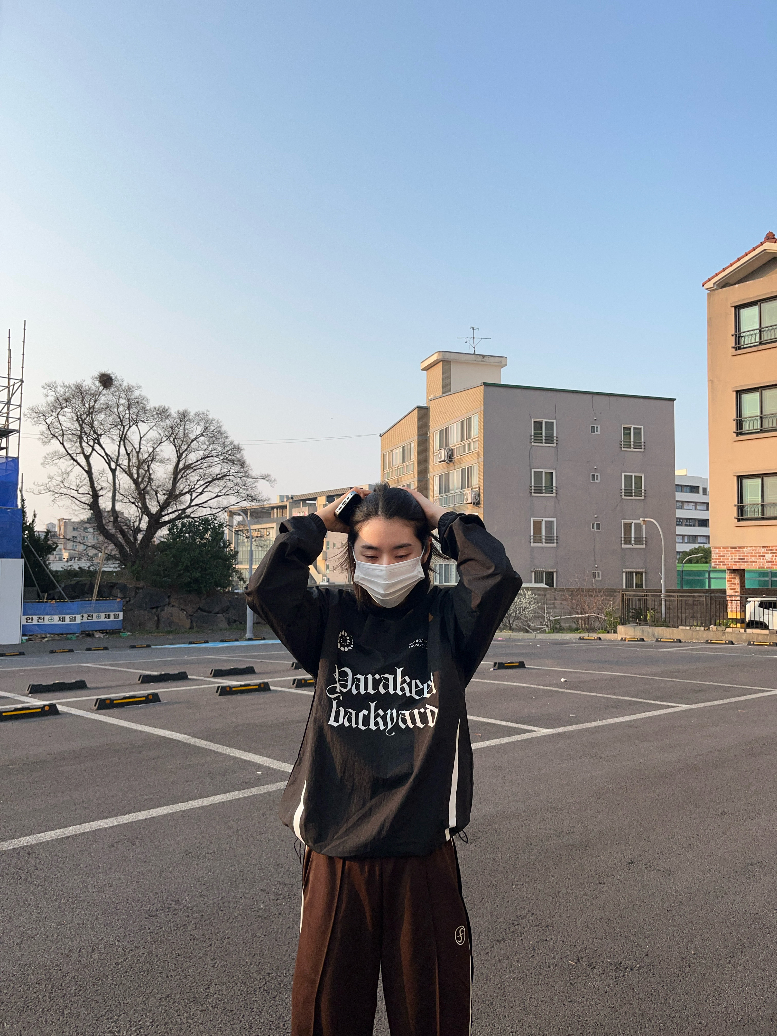 케이스티파이 x 마뗑킴 아이폰 데님 포켓 맥세이프 미러 케이스 실버 착용 스타일 - 6