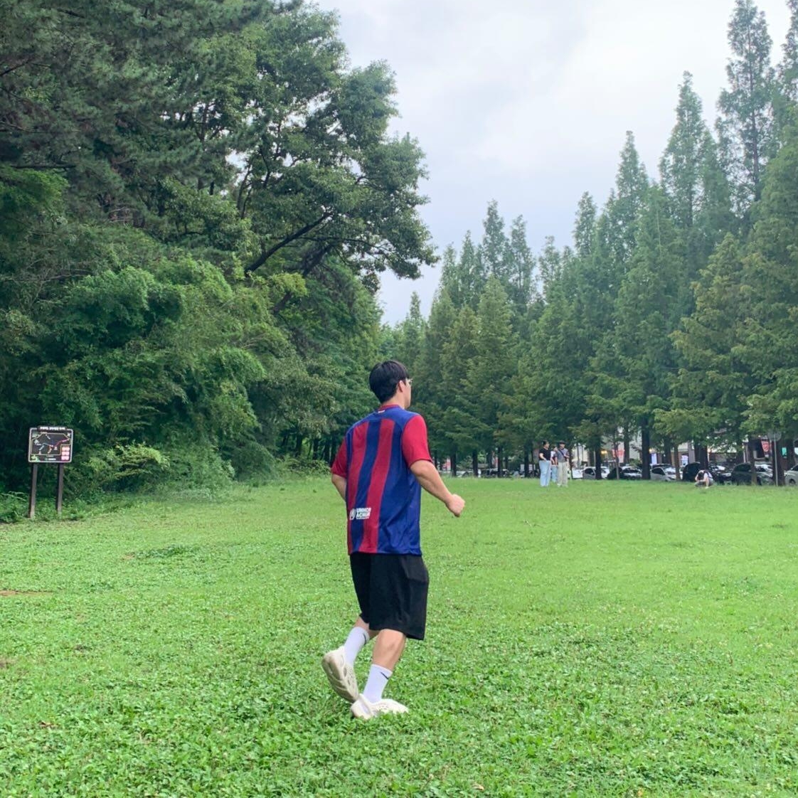 Nike FC Barcelona 2023/24 Dri-Fit Stadium Home Jersey Deep Royal Blue Noble Red (Non Marking Ver.) 착용 스타일